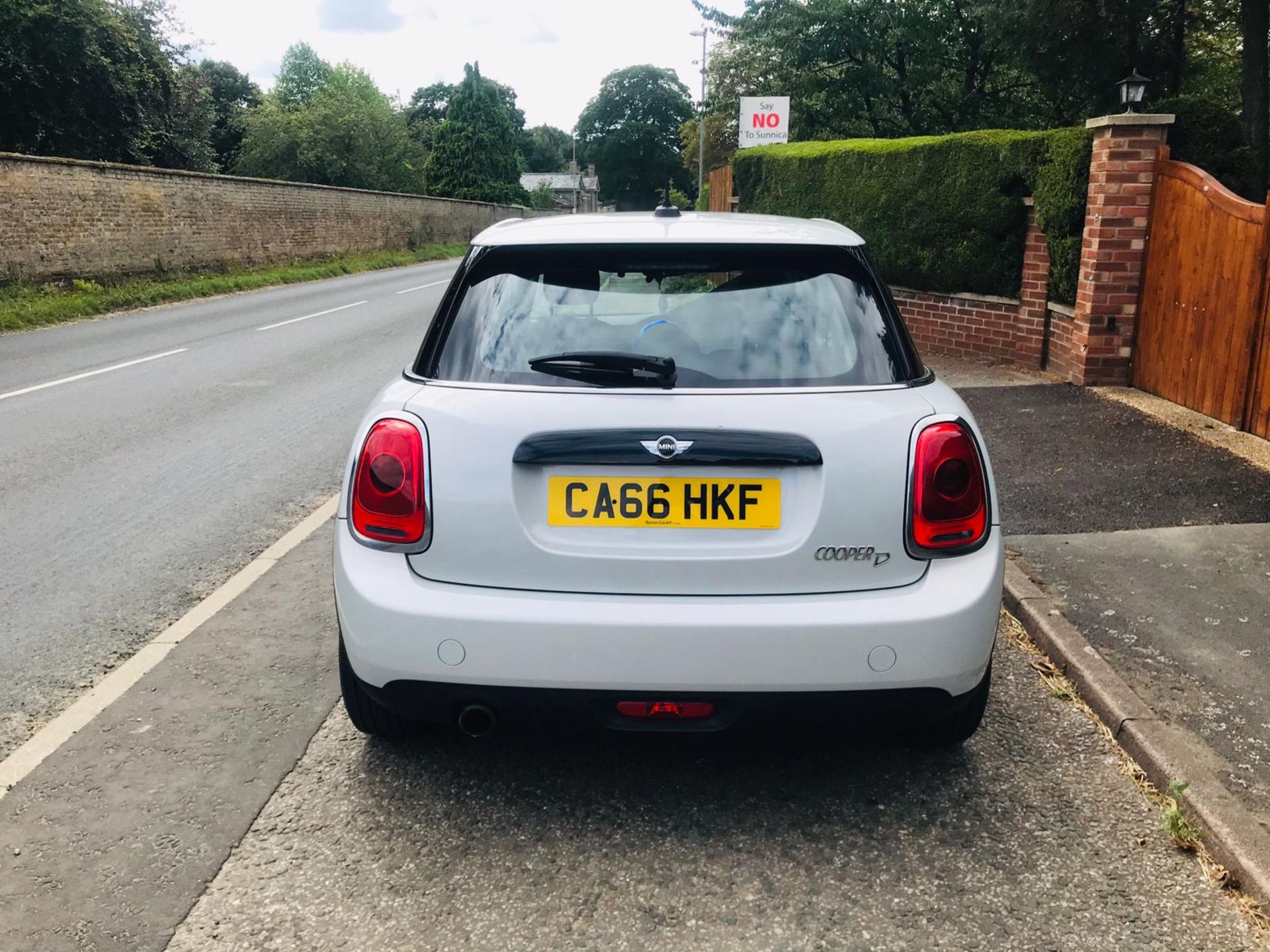 Mini Cooper 1.5 D 5dr - Reg 2017 - 1 Owner from new - - Image 4 of 28