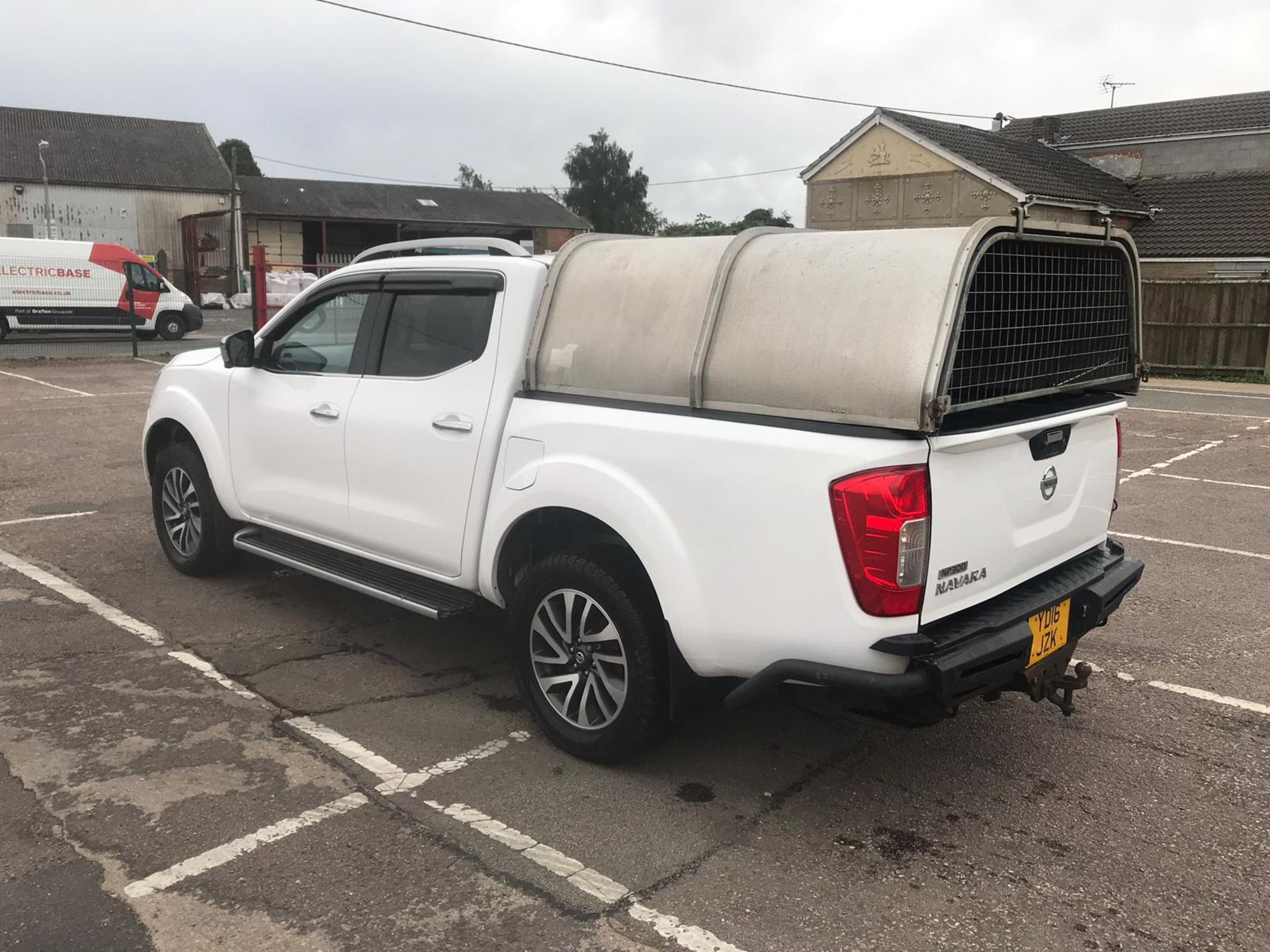 Nissan Navara 2.3 CDI Tekna Double Cab Pick Up - 2016 16 Reg - Sat Nav - Parking Sensors - Image 4 of 10