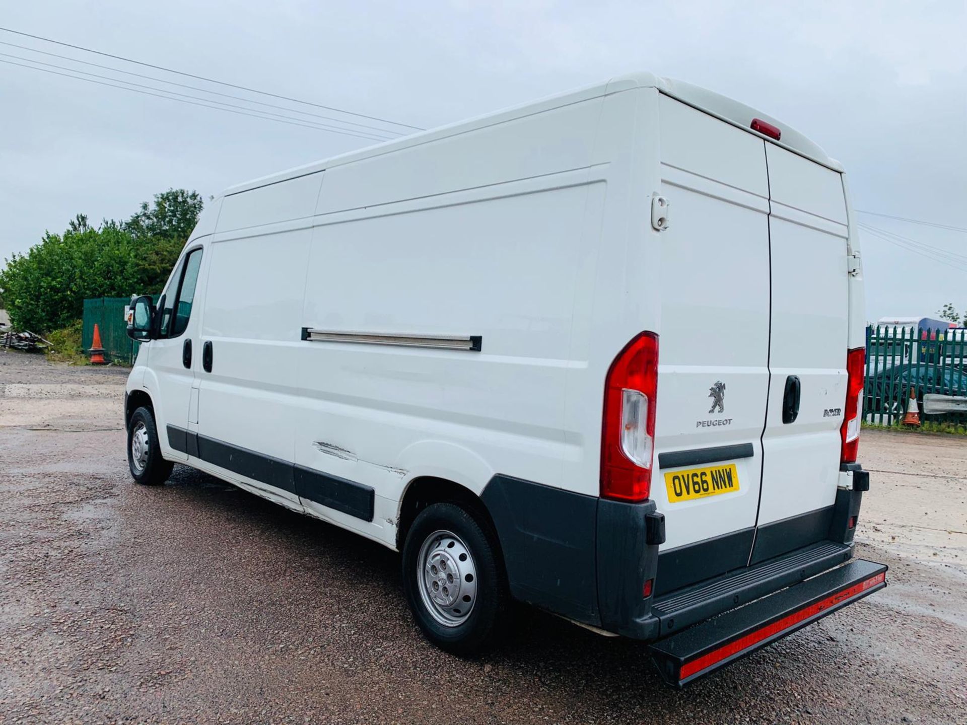 (RESERVE MET) Peugeot Boxer 335 2.0 HDI Professional LWB - 2017 Reg - Sat Nav - Air Con - Euro 6 - Image 6 of 30