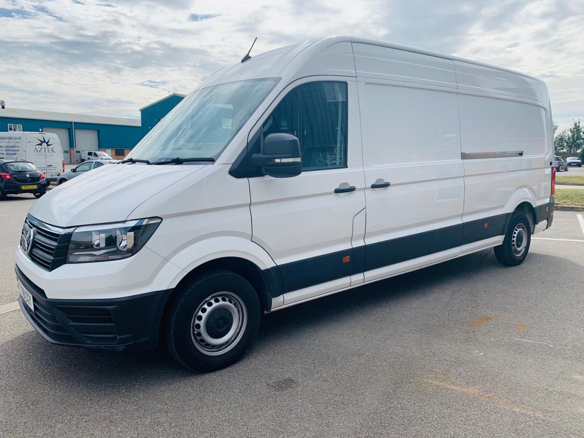 (RESERVE MET) Volkswagen Crafter CR35 Trendline 2.0 TDI LWB - 2018 18 Reg - FSH - 1 Owner - Euro6 - Image 5 of 29