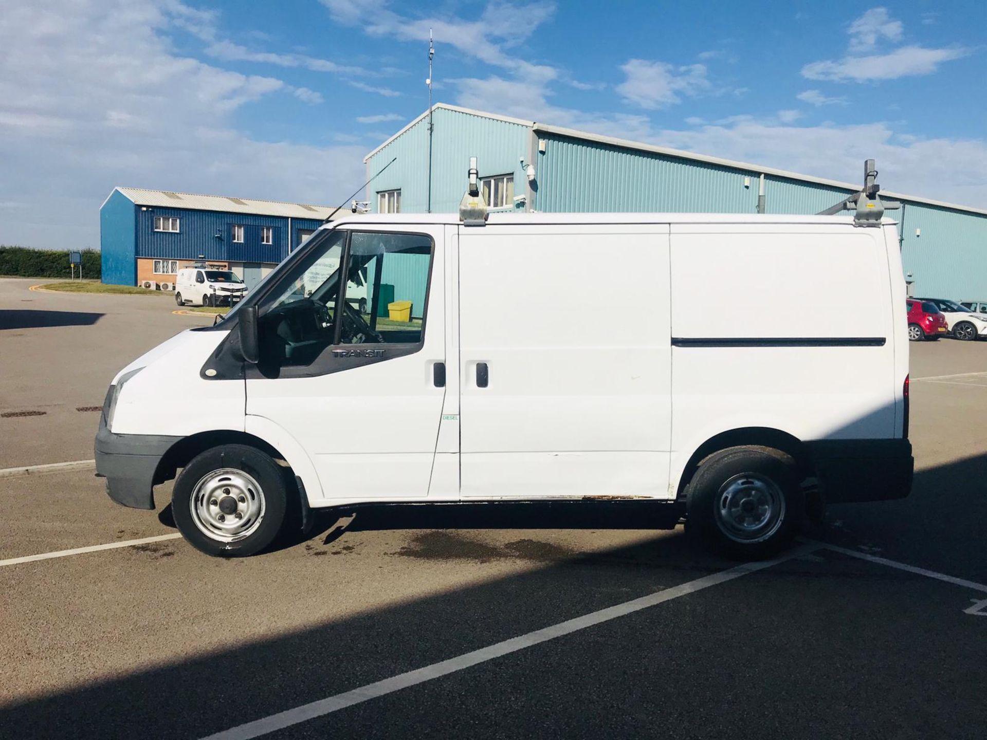 (RESERVE MET) Ford Transit T280s 2.2 TDCI - 2012 Model - Ply Lined - Roof Bars - - Image 5 of 26