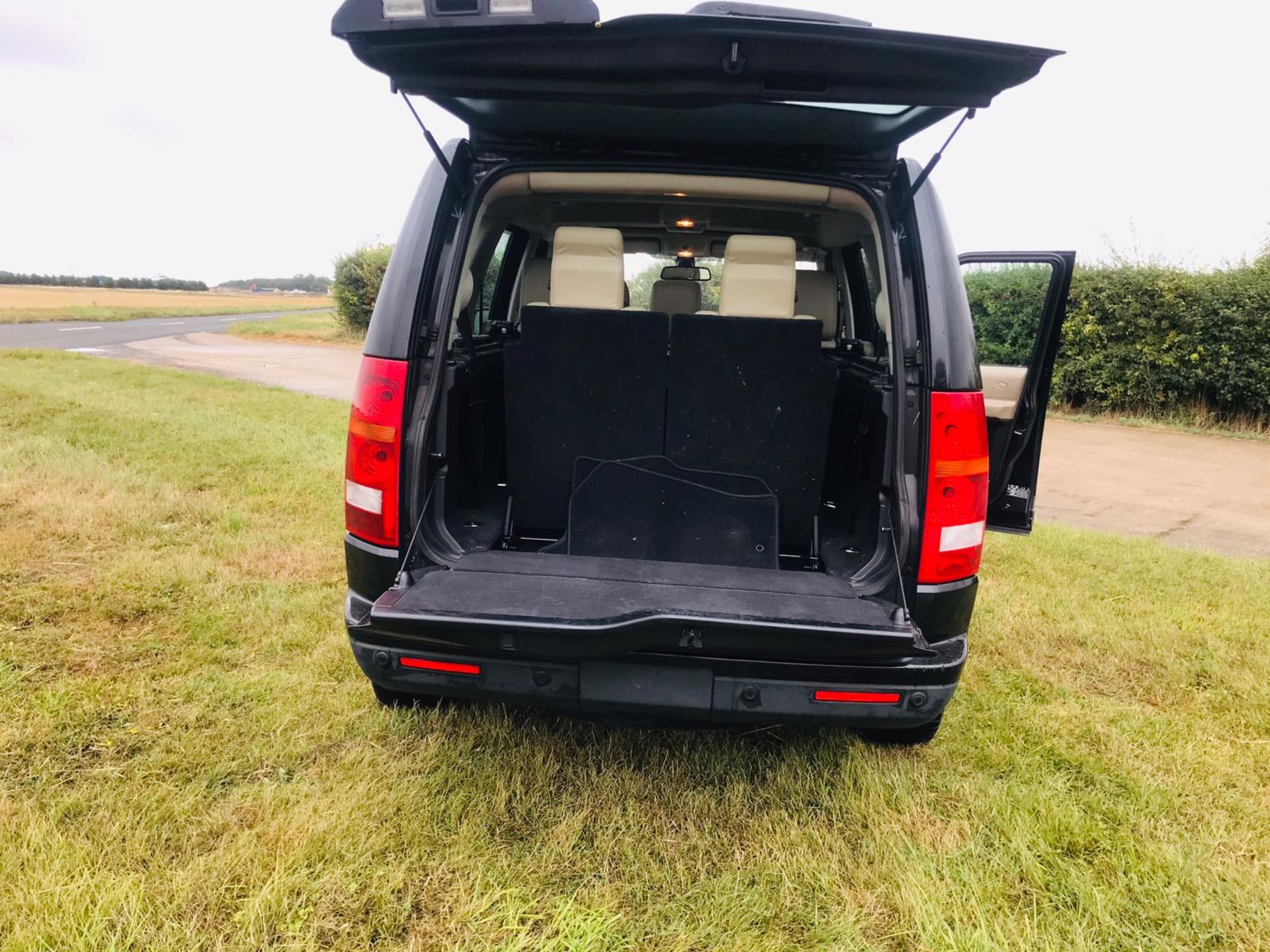 (RESERVE MET) Land Rover Discovery 2.7 TDV6 HSE Auto - 2010 Model - 1 Keeper From New - Sat Nav - - Image 6 of 30