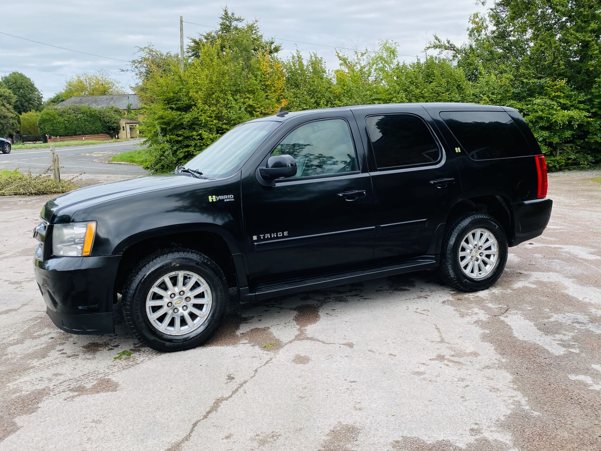 (RESERVE MET) CHEVROLET TAHOE LT 6.0L V8 HYBRID - 2008 YEAR - SAT NAV - FULL SPEC - 4X4 - 7 SEATS - Bild 14 aus 60