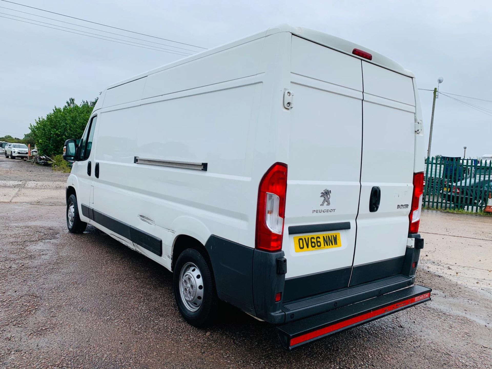 (RESERVE MET) Peugeot Boxer 335 2.0 HDI Professional LWB - 2017 Reg - Sat Nav - Air Con - Euro 6 - Image 4 of 30