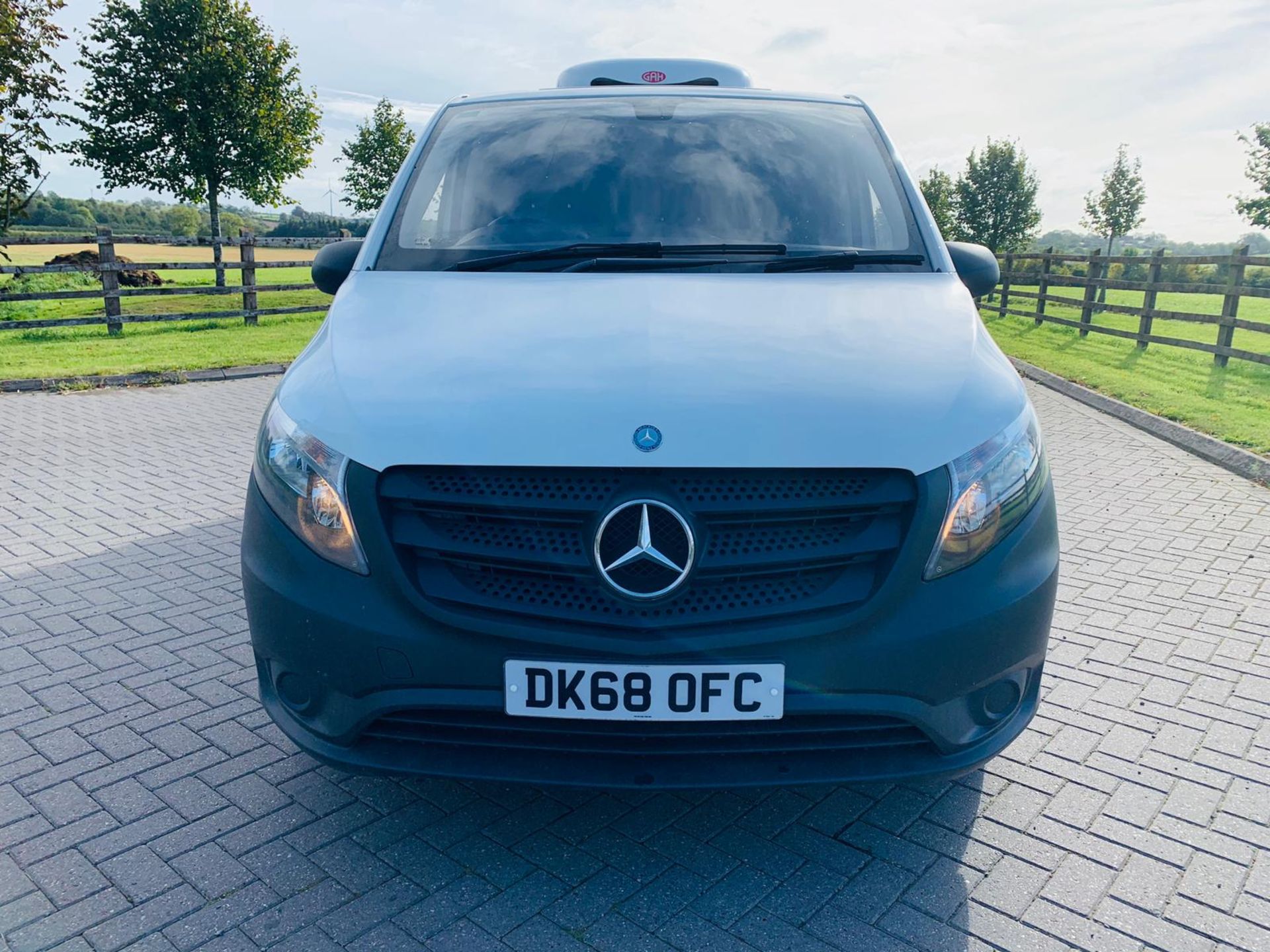 (RESERVE MET) Mercedes Vito 114 2.1 TD Bluetech Fridge Van - 2019 Model - Euro 6y - 1 Owner - Image 5 of 23