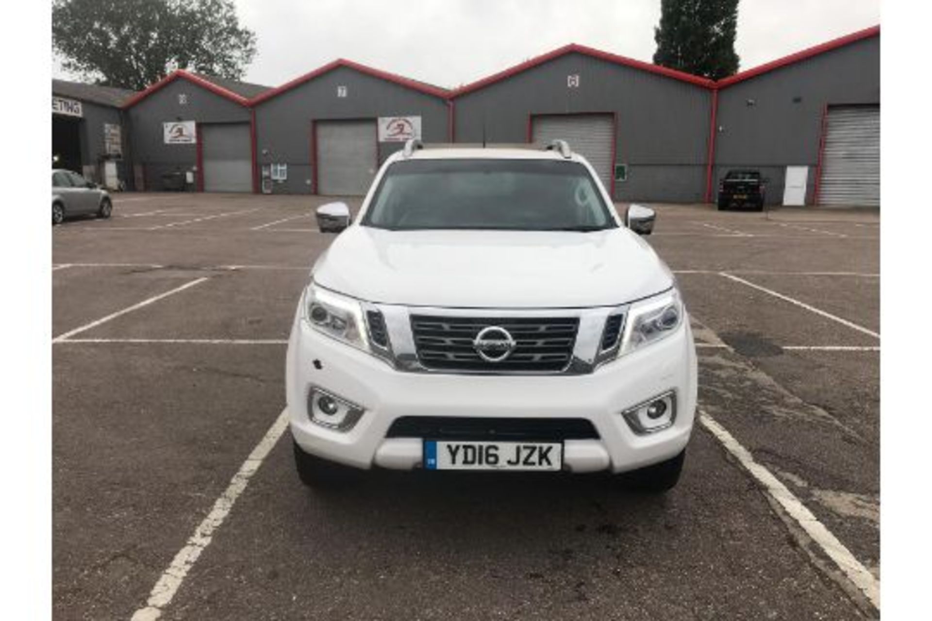 (RESERVE MET) Nissan Navara 2.3 CDI Tekna Double Cab Pick Up - 2016 16Reg - Sat Nav -Parking Sensors - Image 7 of 10