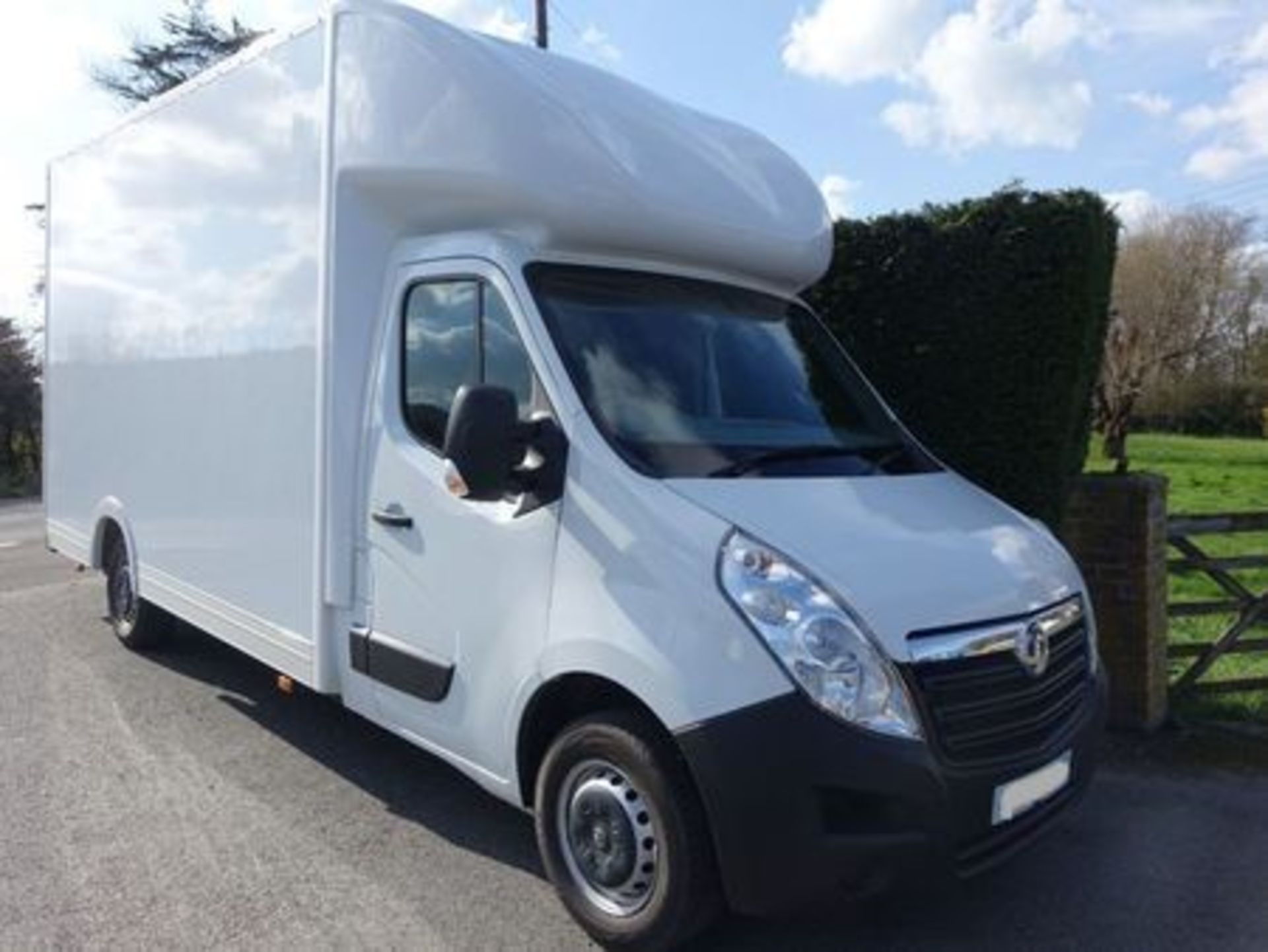 (RESERVE MET) Vauxhall Movano F3500 2.3 CDTI Low Loader Luton Van - 2017 17 Reg - 1 Owner - Euro 6B