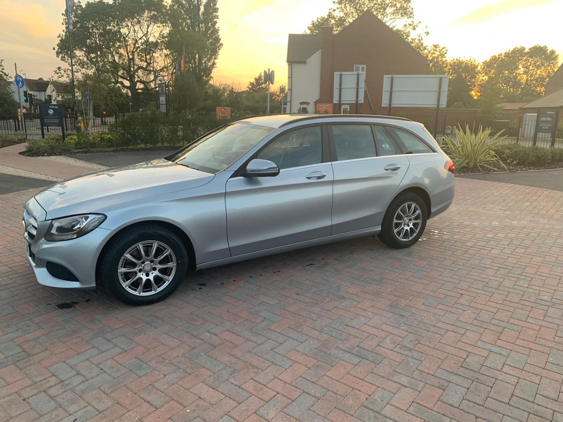 (RESERVE MET) Mercedes C200d Special Equipment Estate Auto - 2017 Model - Sat Nav - Leather - Image 4 of 20