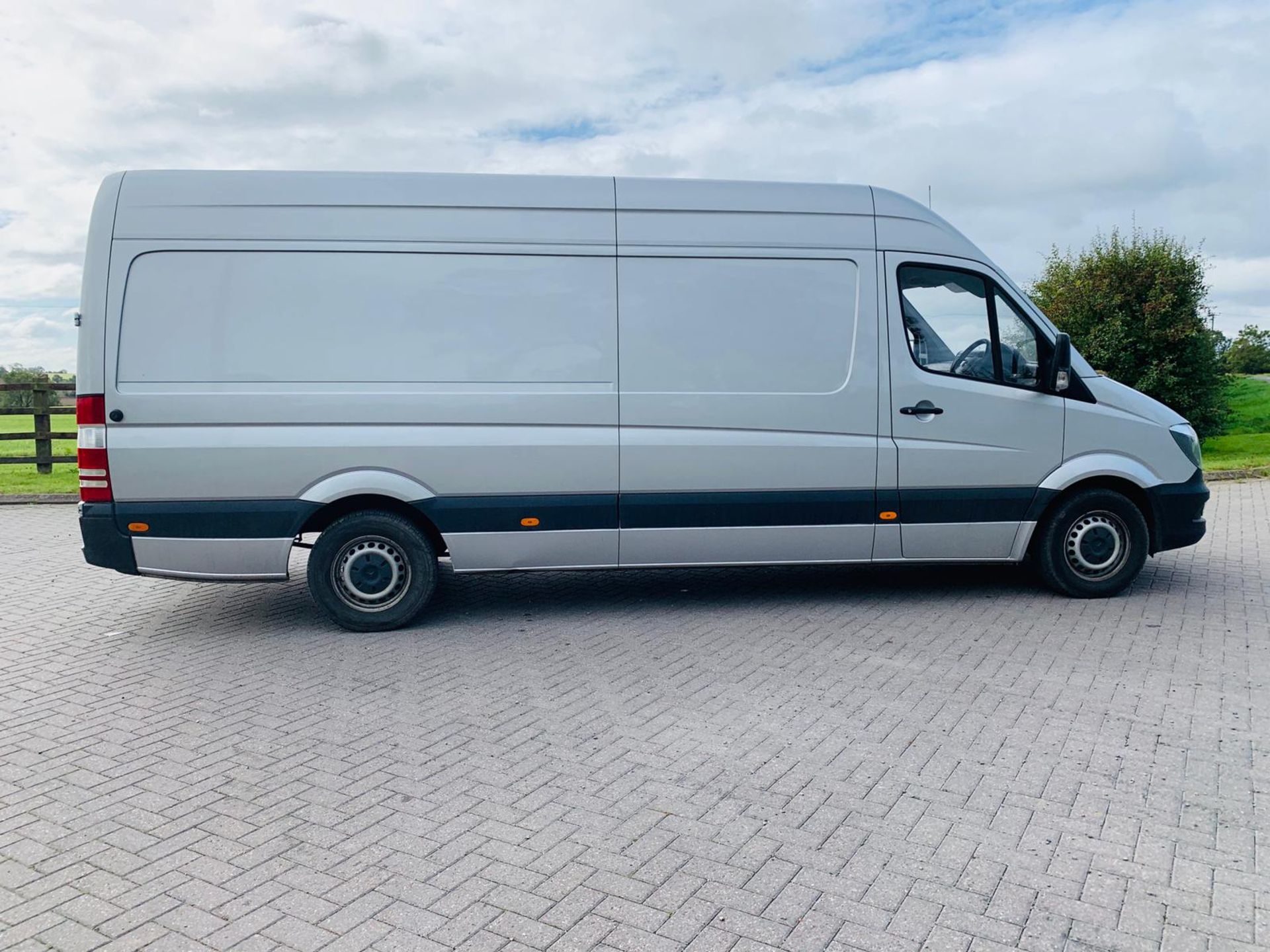 (RESERVE MET) Mercedes Sprinter 314 CDI 2.1 TD LWB Fridge/Freezer Van - 2017 17 Reg - 1 Owner - Image 3 of 26