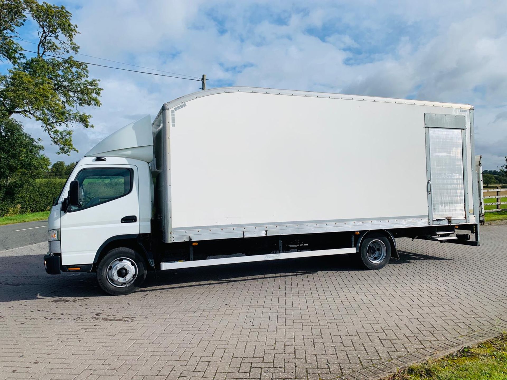 Mitsubishi Canter 7C15 47 3.0 TD - 7.5 Tonne Box Body - 2017 Model - Tail Lift - Euro 6 - Image 5 of 25