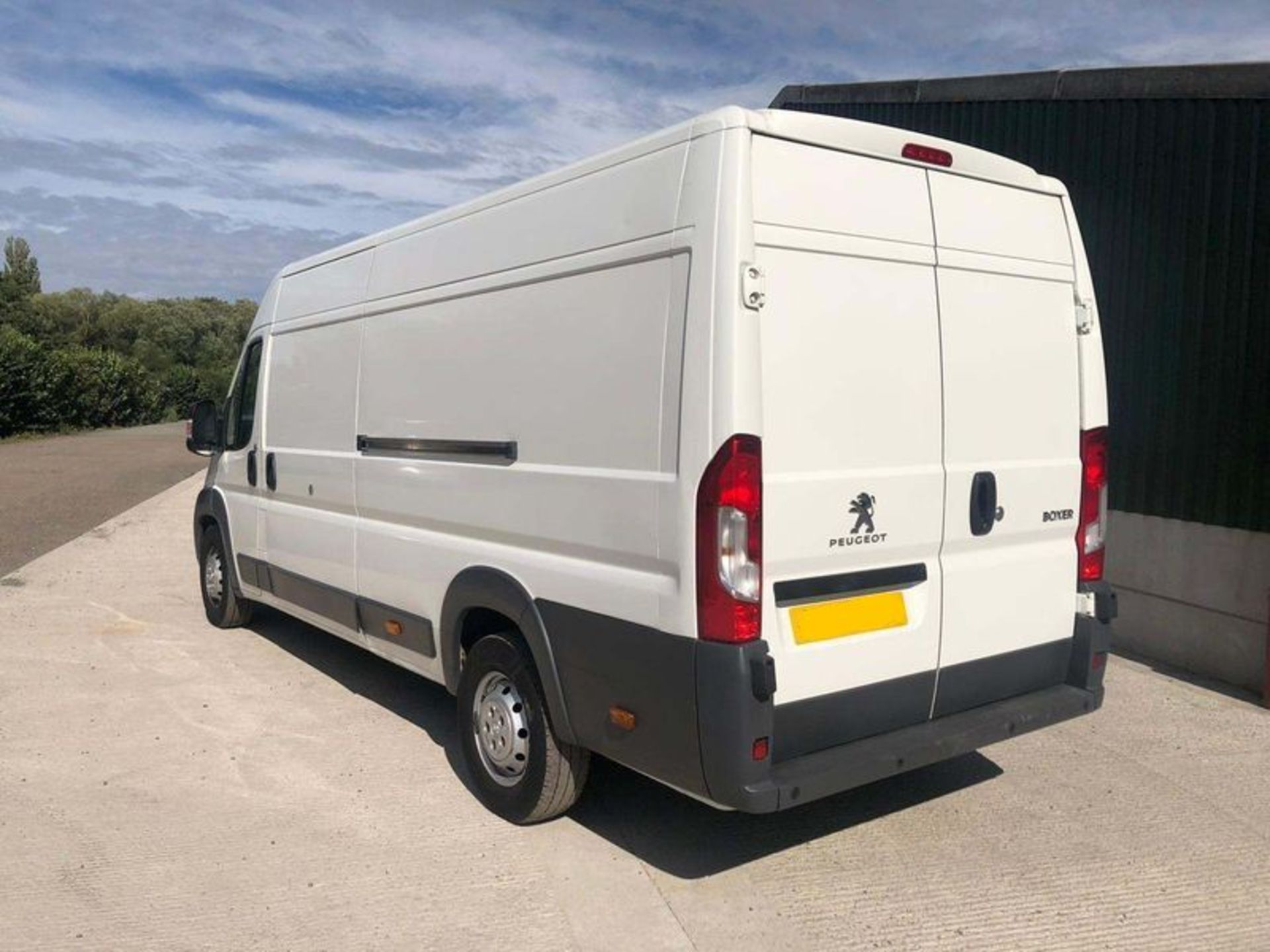 Peugeot Boxer 435 2.2 HDI Professional - XLWB - 2016 16 Reg - 1 Owner - Sat Nav - AC - Image 2 of 4