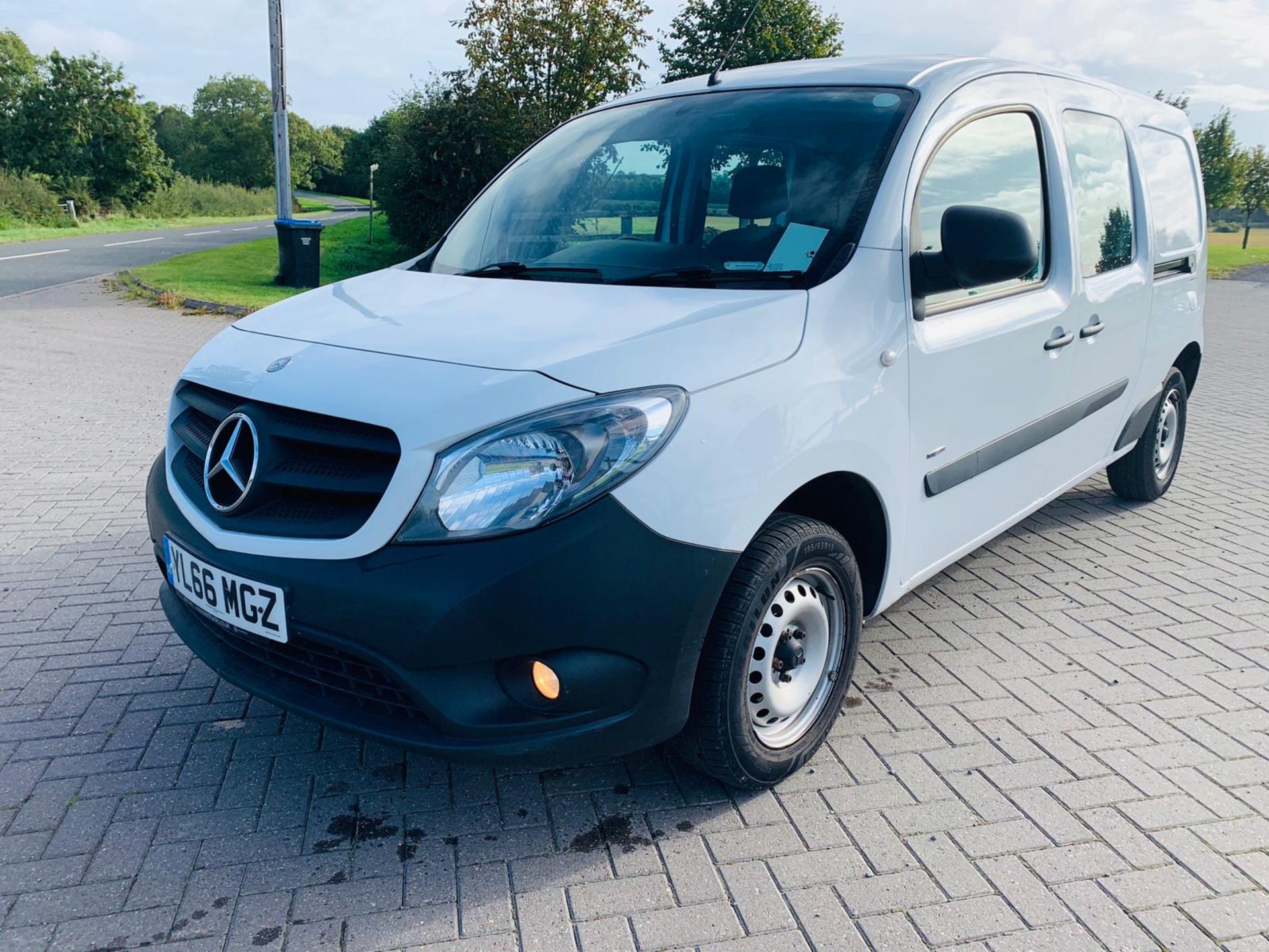 Mercedes Citan 1.5 109 CDI Dualiner Crew Van (5 Seats) - 2017 Reg - XLWB - Image 2 of 25