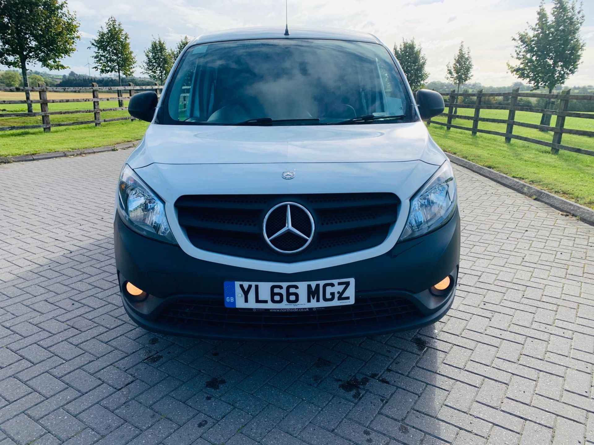 Mercedes Citan 1.5 109 CDI Dualiner Crew Van (5 Seats) - 2017 Reg - XLWB - Image 3 of 25