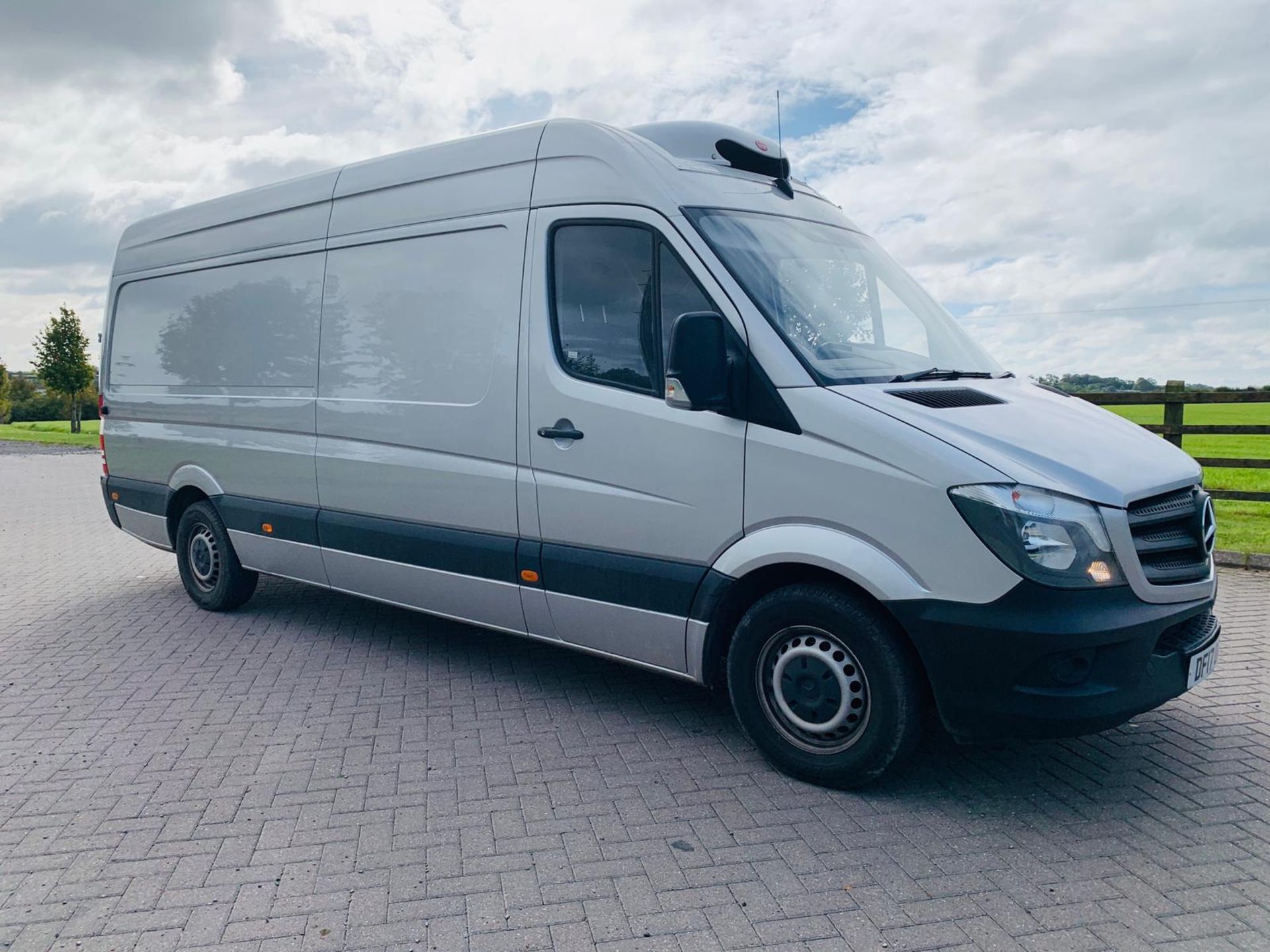 (RESERVE MET) Mercedes Sprinter 314 CDI 2.1 TD LWB Fridge/Freezer Van - 2017 17 Reg - 1 Owner - Image 2 of 26