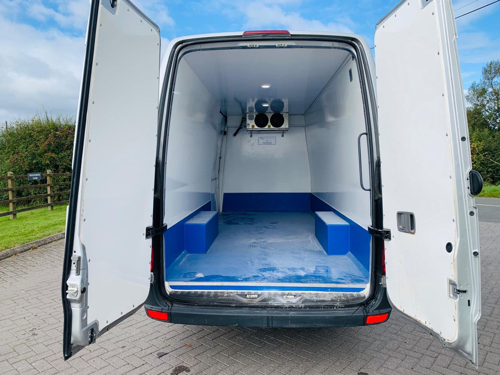 (RESERVE MET) Mercedes Sprinter 314 CDI 2.1 TD LWB Fridge/Freezer Van - 2017 17 Reg - 1 Owner - Image 11 of 26