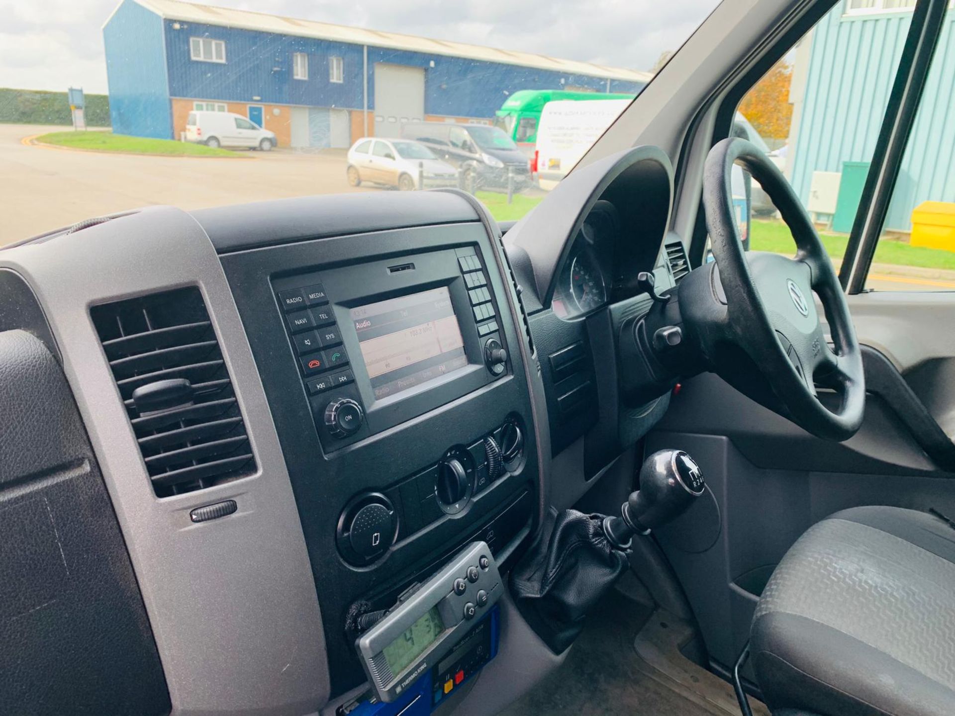 (RESERVE MET) Volkswagen Crafter CR35 2.0 TDI Fridge/Freezer Van - 2014 14 Reg - Overnight StandbY - Image 16 of 18