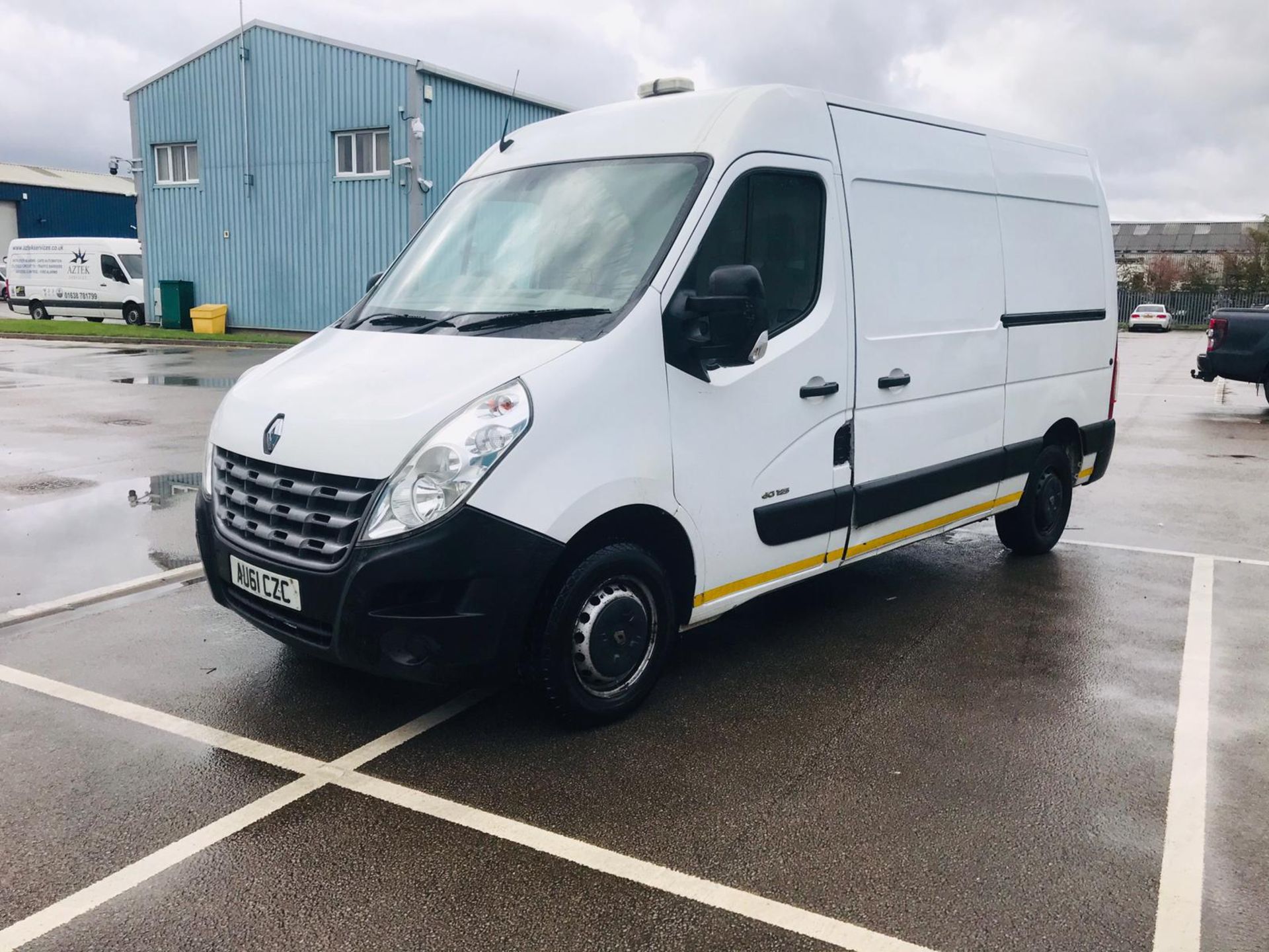 (RESERVE MET) Renault Master 35 2.3 CDI - 2012 Model - 6 Speed - Sat Nav - AIR CON