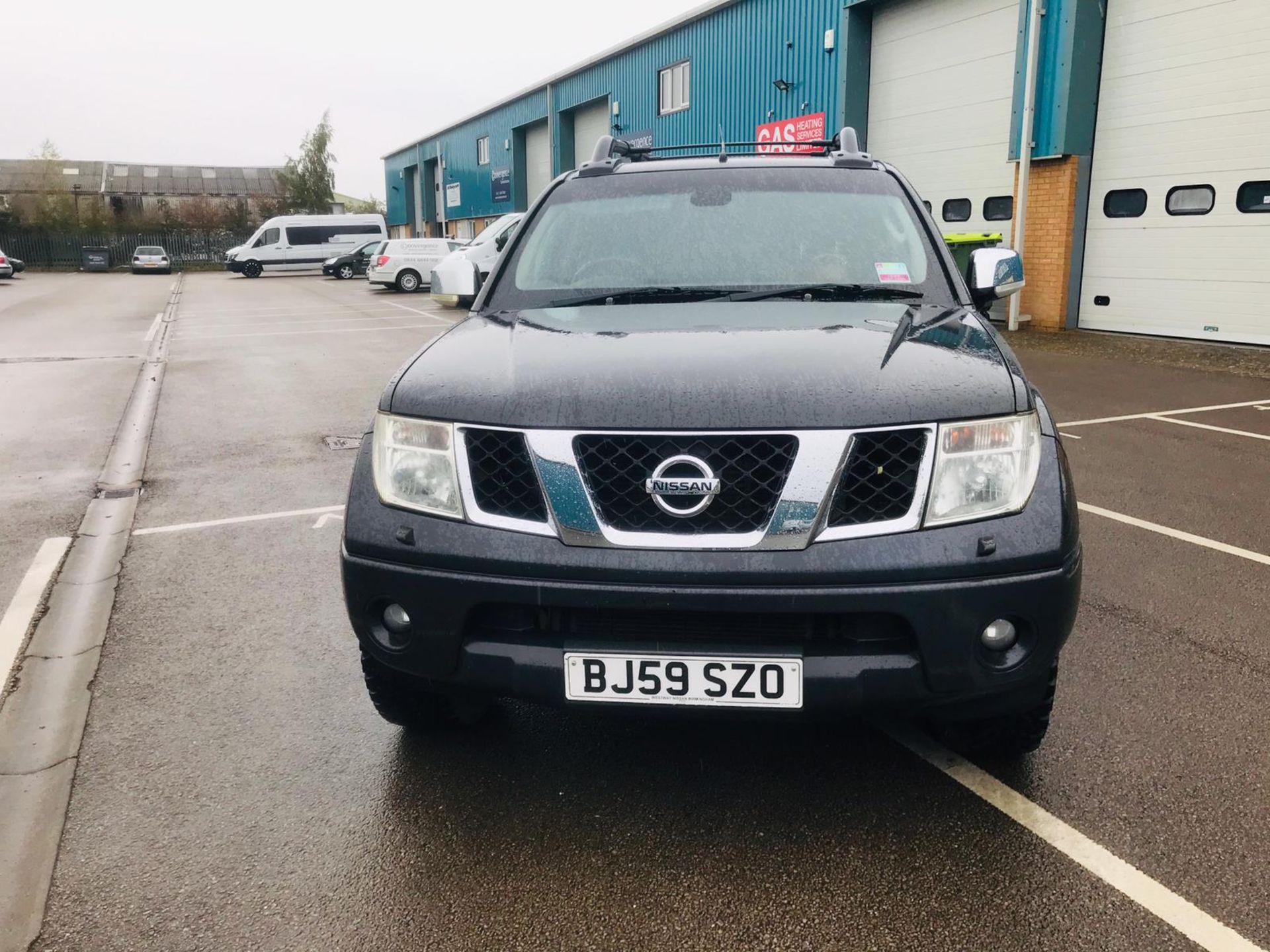 (RESERVE MET) Nissan Navara 2.5 DCI Tekna Double Cab Auto - 2010 Model - 1 Keeper From New - - Image 7 of 42