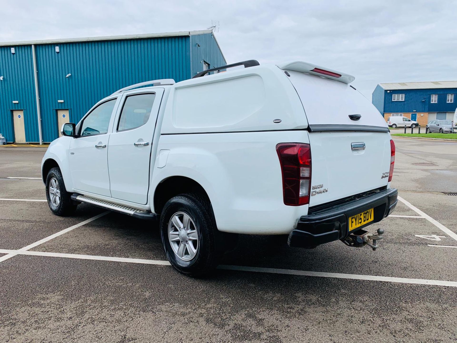 Isuzu D-Max Eiger 2.5 TD Double Cab Pick Up - 2015 15 Reg - Air Con - Tow Pack - 4X4 - Image 7 of 24