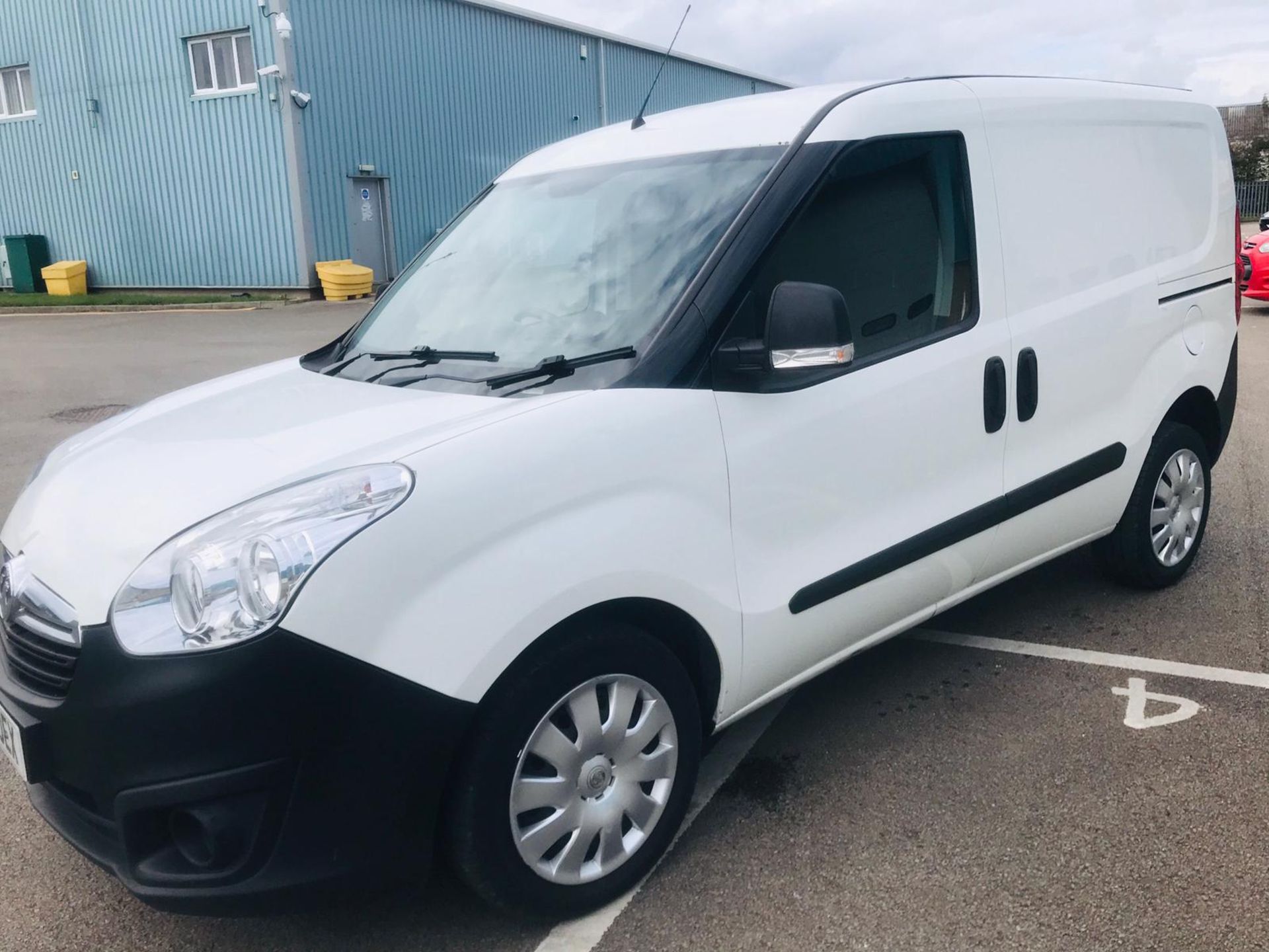 (RESERVE MET) Vauxhall Combo 2300 1.2 CDTI Crew Van (5 Seats) 2018 Model - Euro 6b