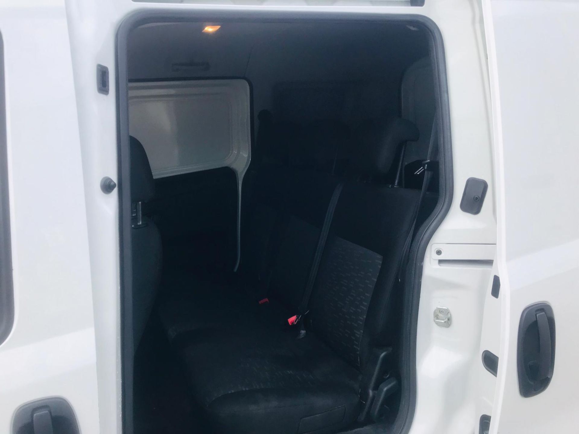 (RESERVE MET) Vauxhall Combo 2300 1.2 CDTI Crew Van (5 Seats) 2018 Model - Euro 6b - Image 10 of 23