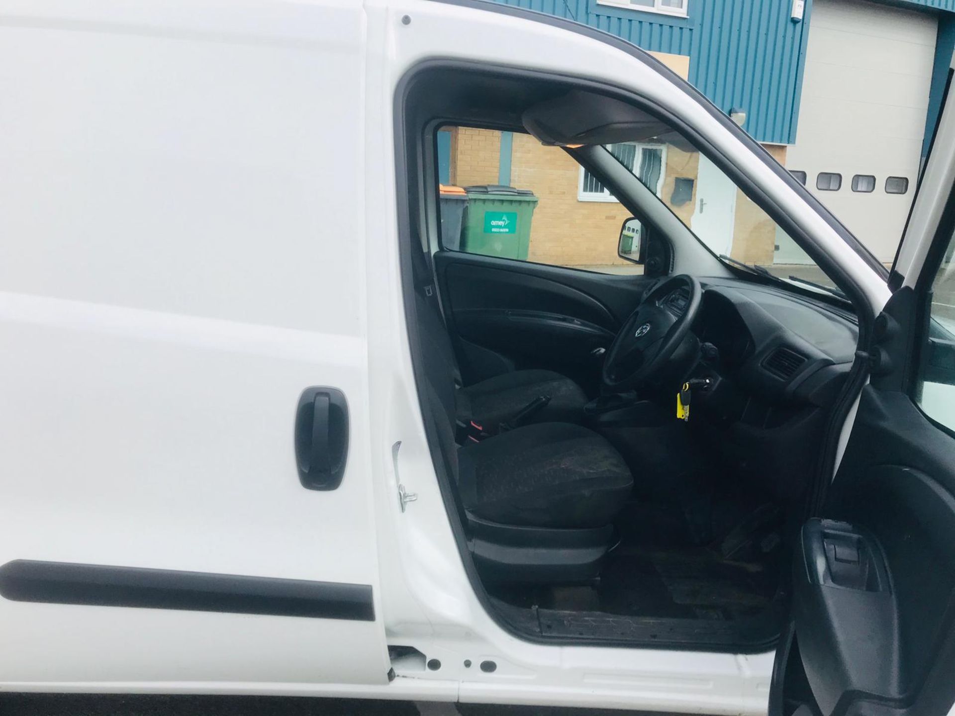 (RESERVE MET) Vauxhall Combo 2300 1.2 CDTI Crew Van (5 Seats) 2018 Model - Euro 6b - Image 11 of 23