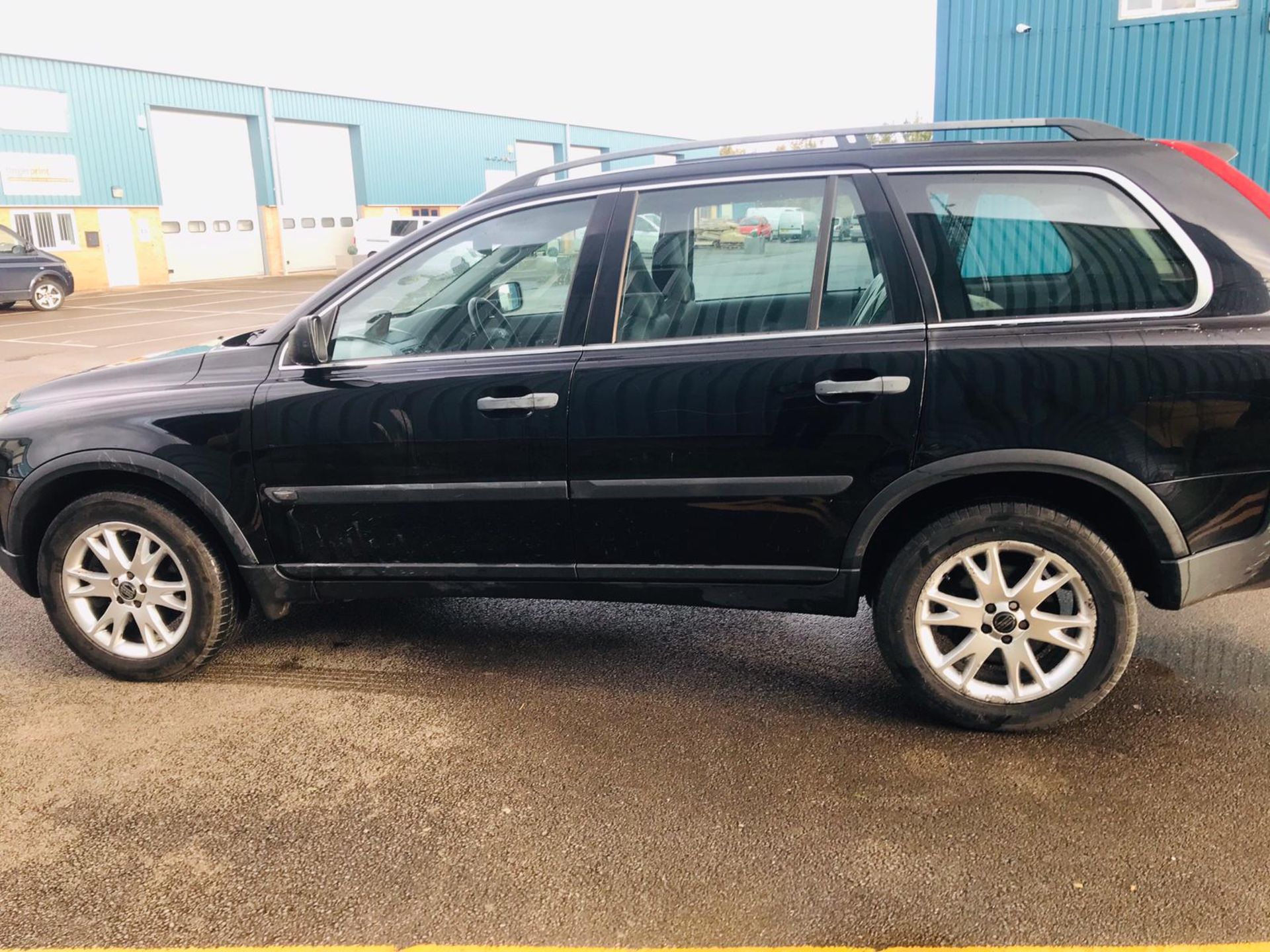 Volvo XC90 2.2 D5 Special Equipment Auto - 2005 Model - 7 Seats - Heated Seats - Tow Pack - Image 3 of 37