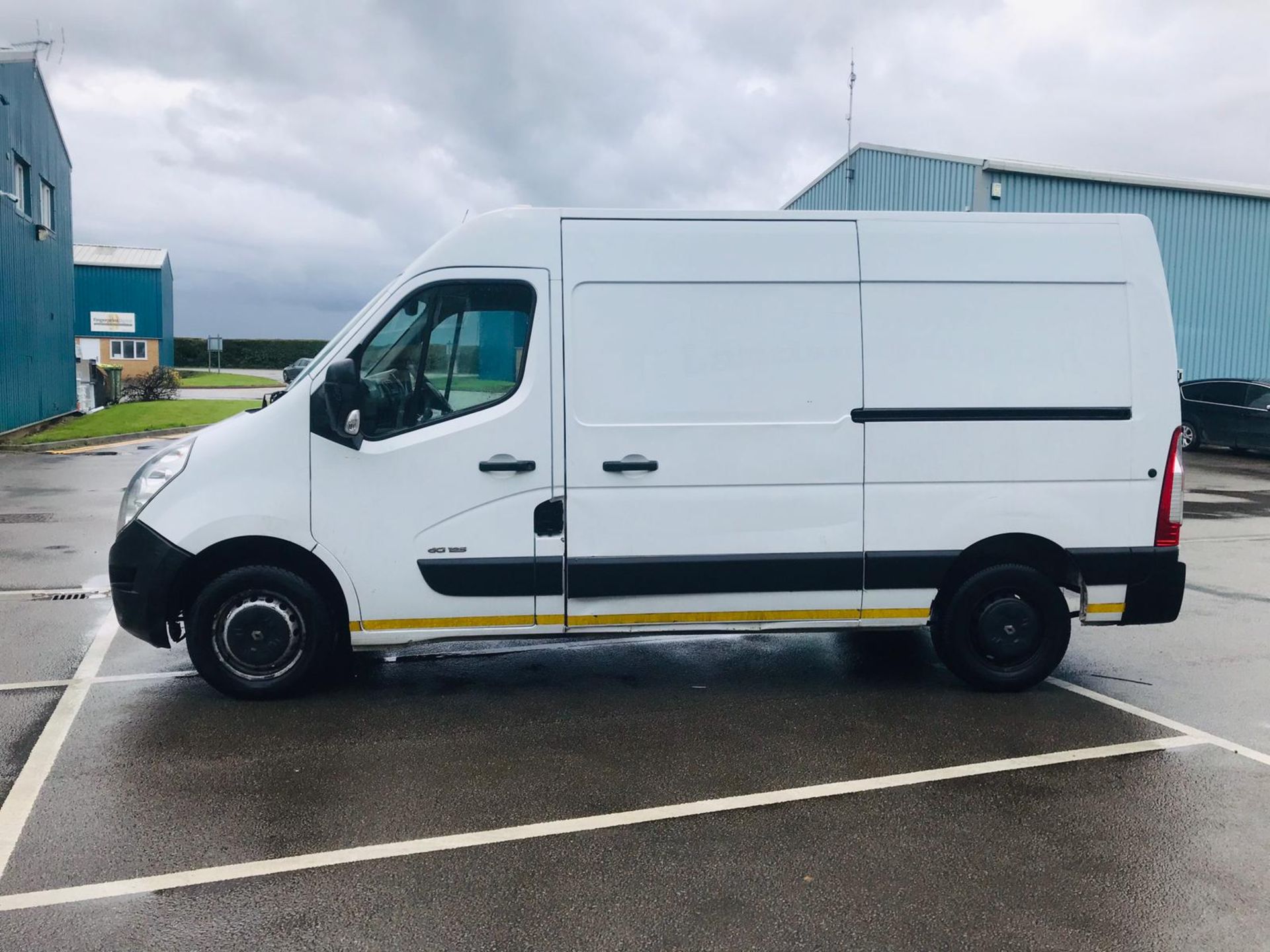 (RESERVE MET) Renault Master 35 2.3 CDI - 2012 Model - 6 Speed - Sat Nav - AIR CON - Image 5 of 23