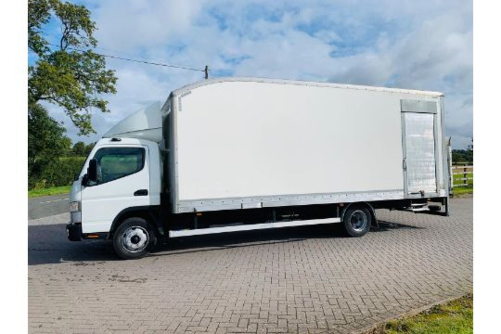 (RESERVE MET) Mitsubishi Canter 7C15 47 3.0 TD - 7.5 Tonne Box Body - 2017 Model -Tail Lift - Euro 6 - Image 3 of 25