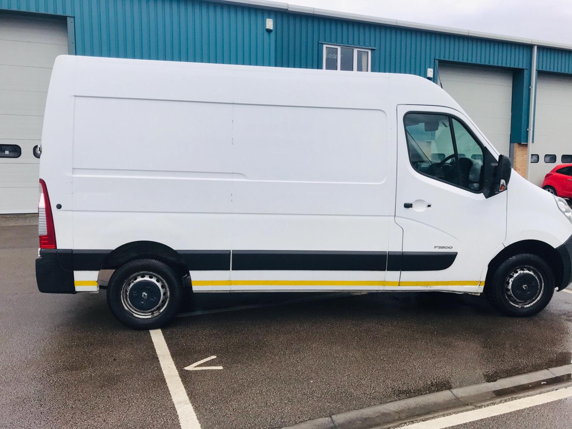 (RESERVE MET) Renault Master 35 2.3 CDI - 2012 Model - 6 Speed - Sat Nav - AIR CON - Image 3 of 23