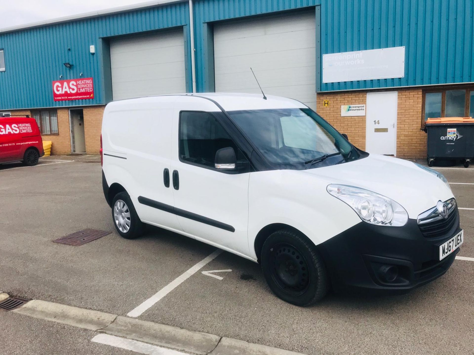 (RESERVE MET) Vauxhall Combo 2300 1.2 CDTI Crew Van (5 Seats) 2018 Model - Euro 6b - Image 3 of 23