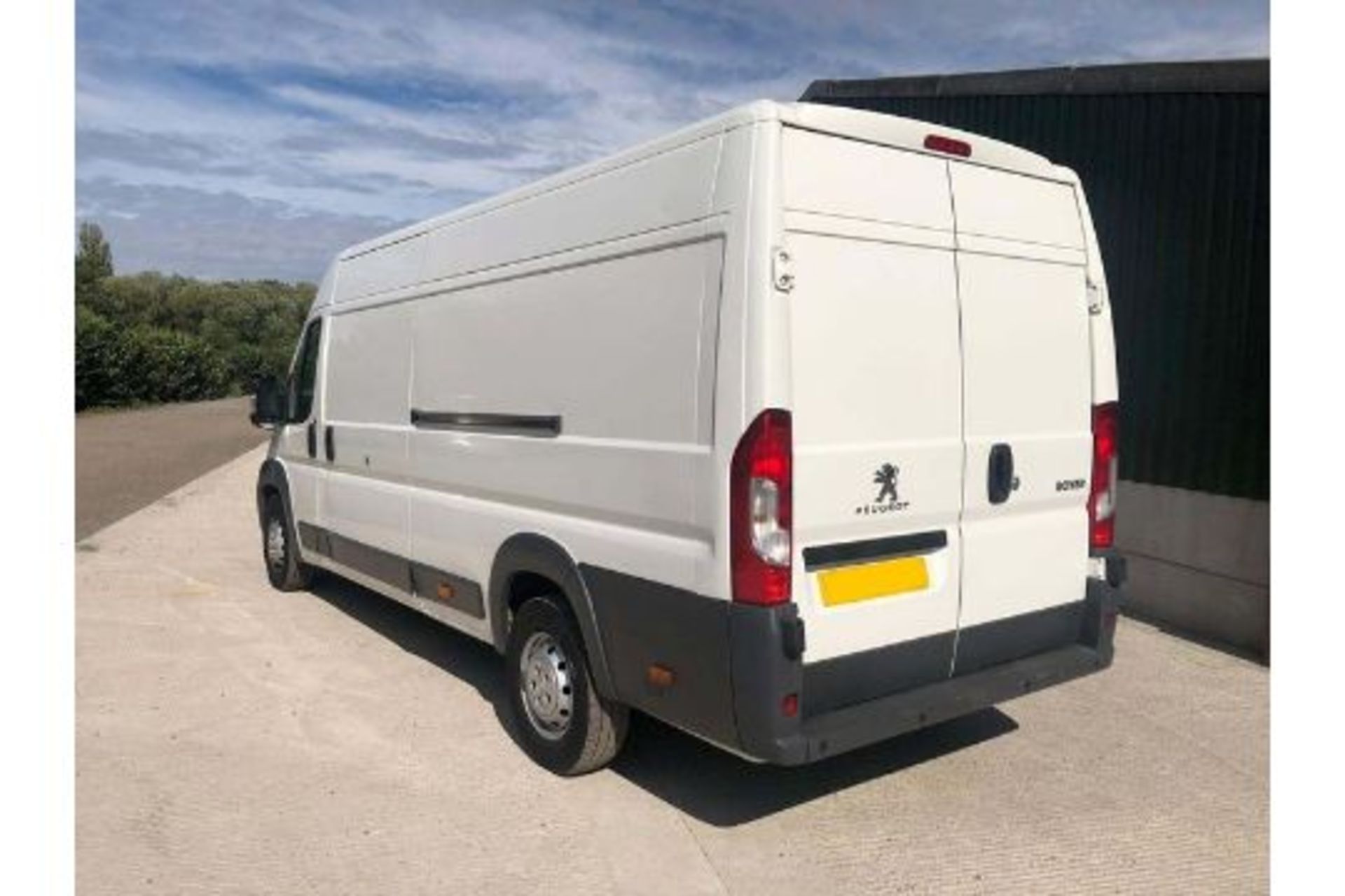 (RESERVE MET) Peugeot Boxer 435 2.2 HDI Professional - XLWB - 2016 16 Reg - 1 Owner - Sat Nav - AC - Image 2 of 4