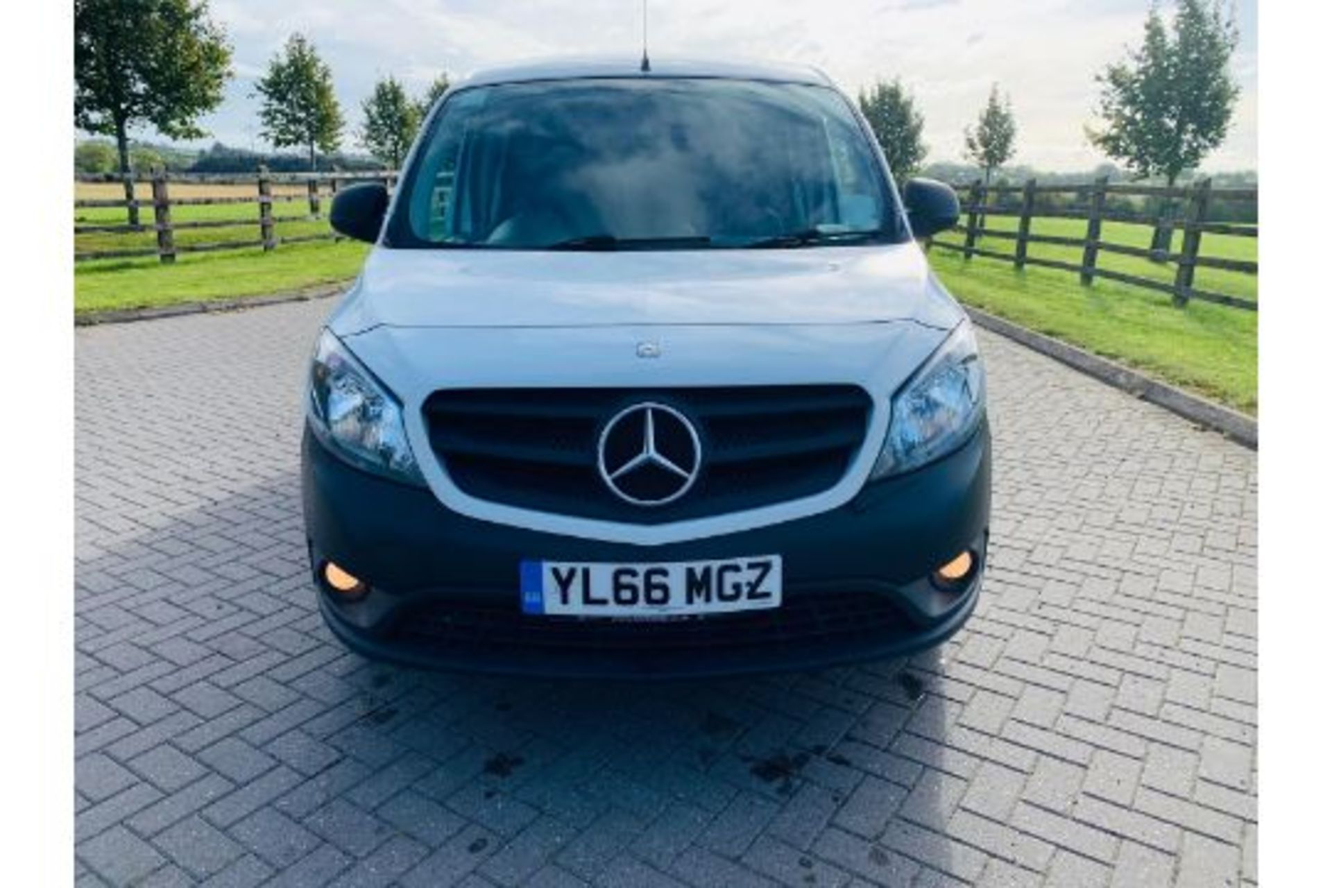 Mercedes Citan 1.5 109 CDI Dualiner Crew Van (5 Seats) - 2017 Reg - XLWB - Image 8 of 25