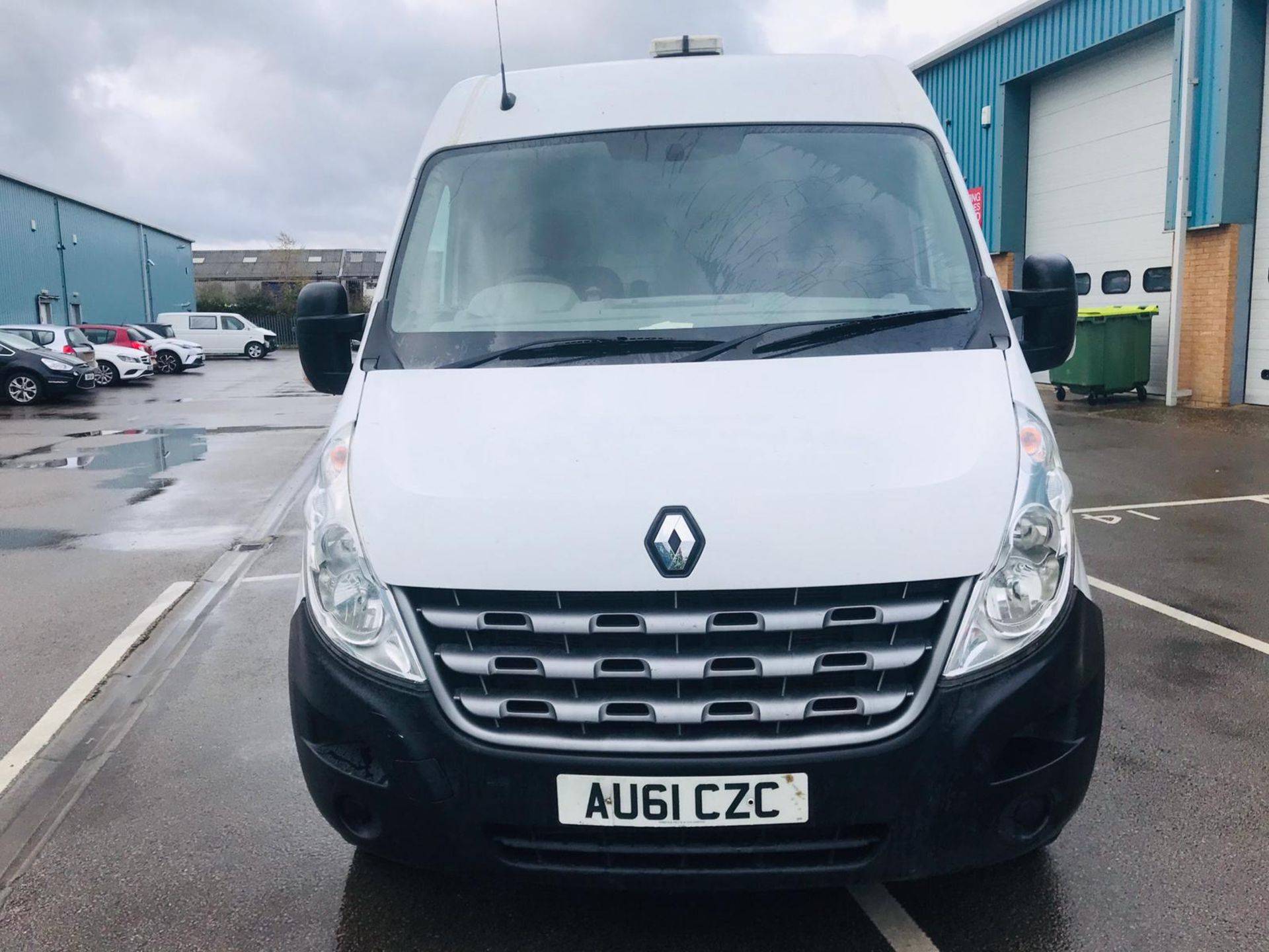 (RESERVE MET) Renault Master 35 2.3 CDI - 2012 Model - 6 Speed - Sat Nav - AIR CON - Image 4 of 23