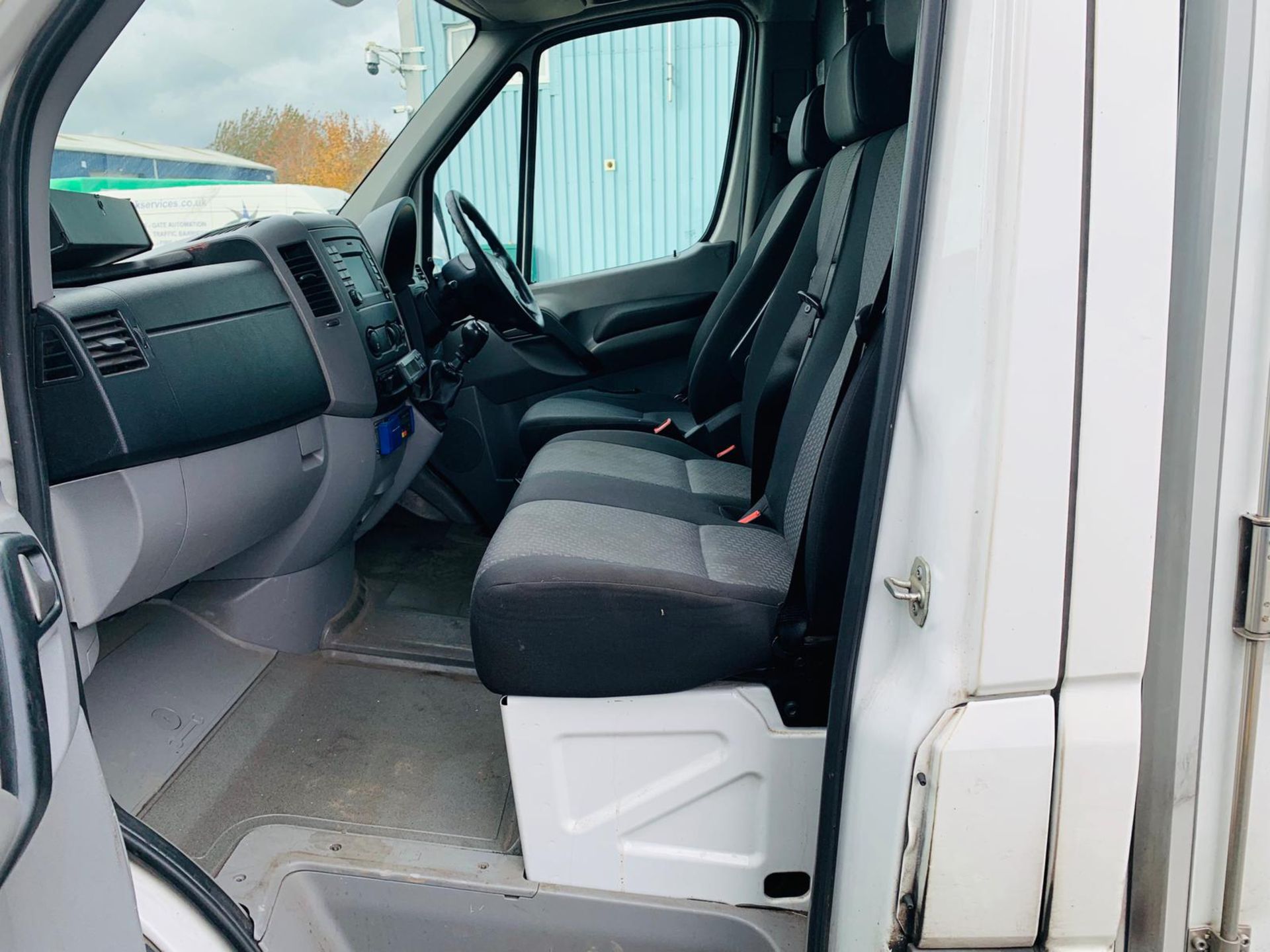 (RESERVE MET) Volkswagen Crafter CR35 2.0 TDI Fridge/Freezer Van - 2014 14 Reg - Overnight StandbY - Image 14 of 18