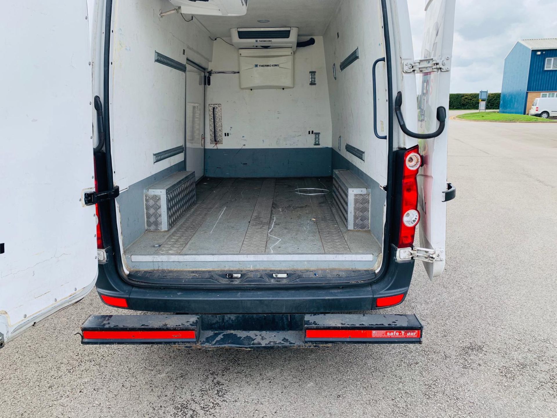 (RESERVE MET) Volkswagen Crafter CR35 2.0 TDI Fridge/Freezer Van - 2014 14 Reg - Overnight StandbY - Image 9 of 18