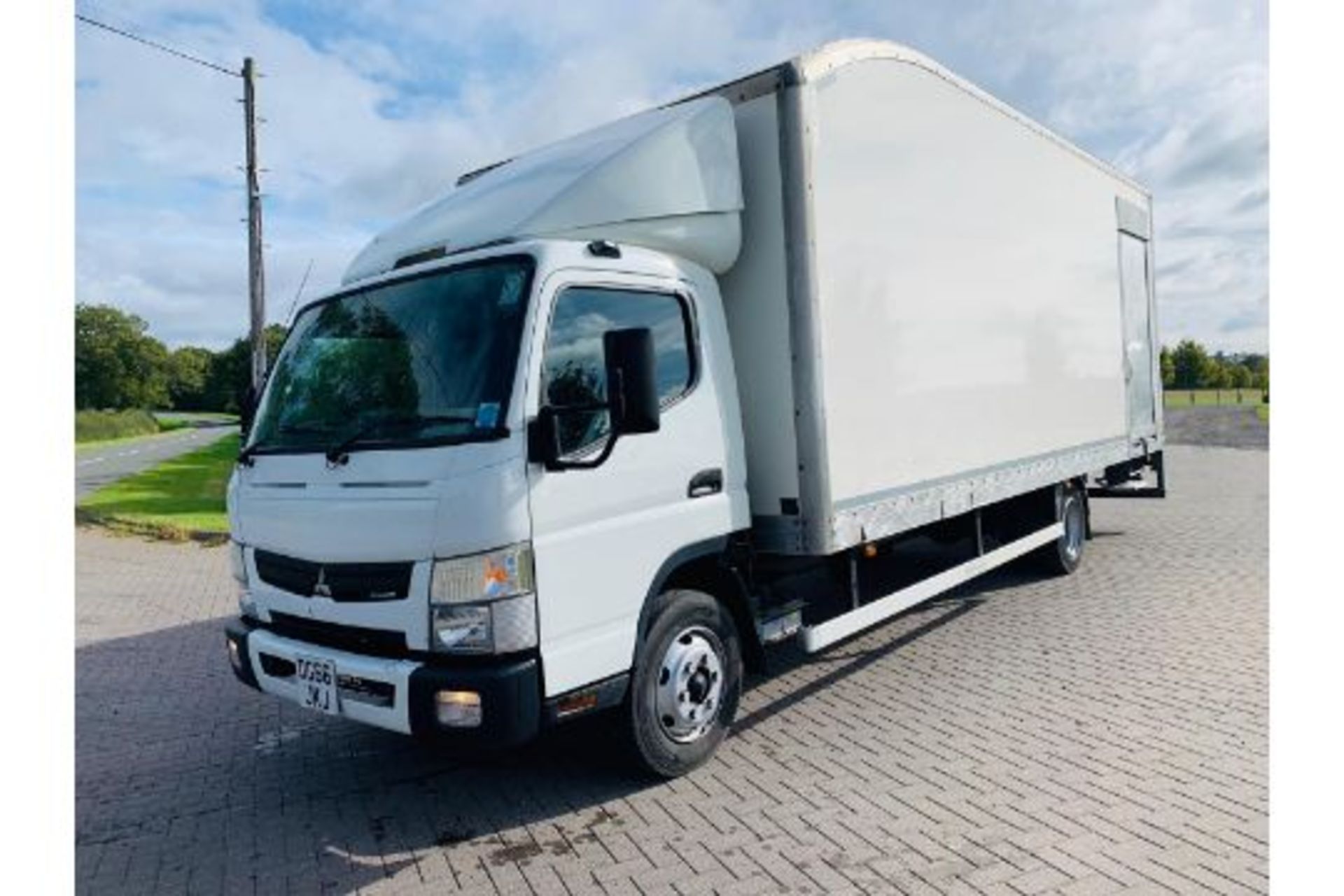 (RESERVE MET) Mitsubishi Canter 7C15 47 3.0 TD - 7.5 Tonne Box Body - 2017 Model -Tail Lift - Euro 6 - Image 2 of 25