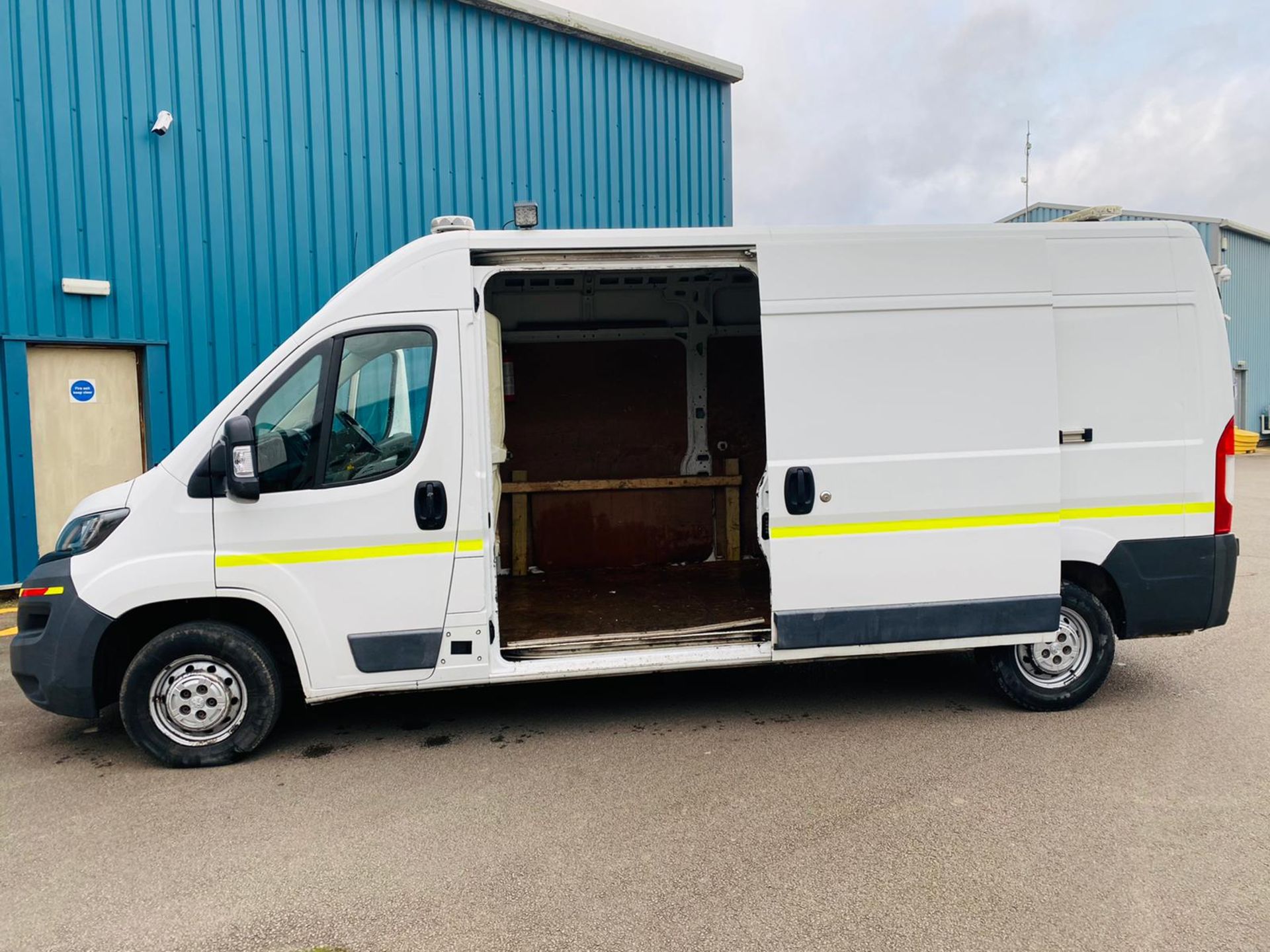 Peugeot Boxer 2.2 HDI H2 L3 Professional 130bhp - Air con - Sat Nav - 2016 Model - Image 10 of 29