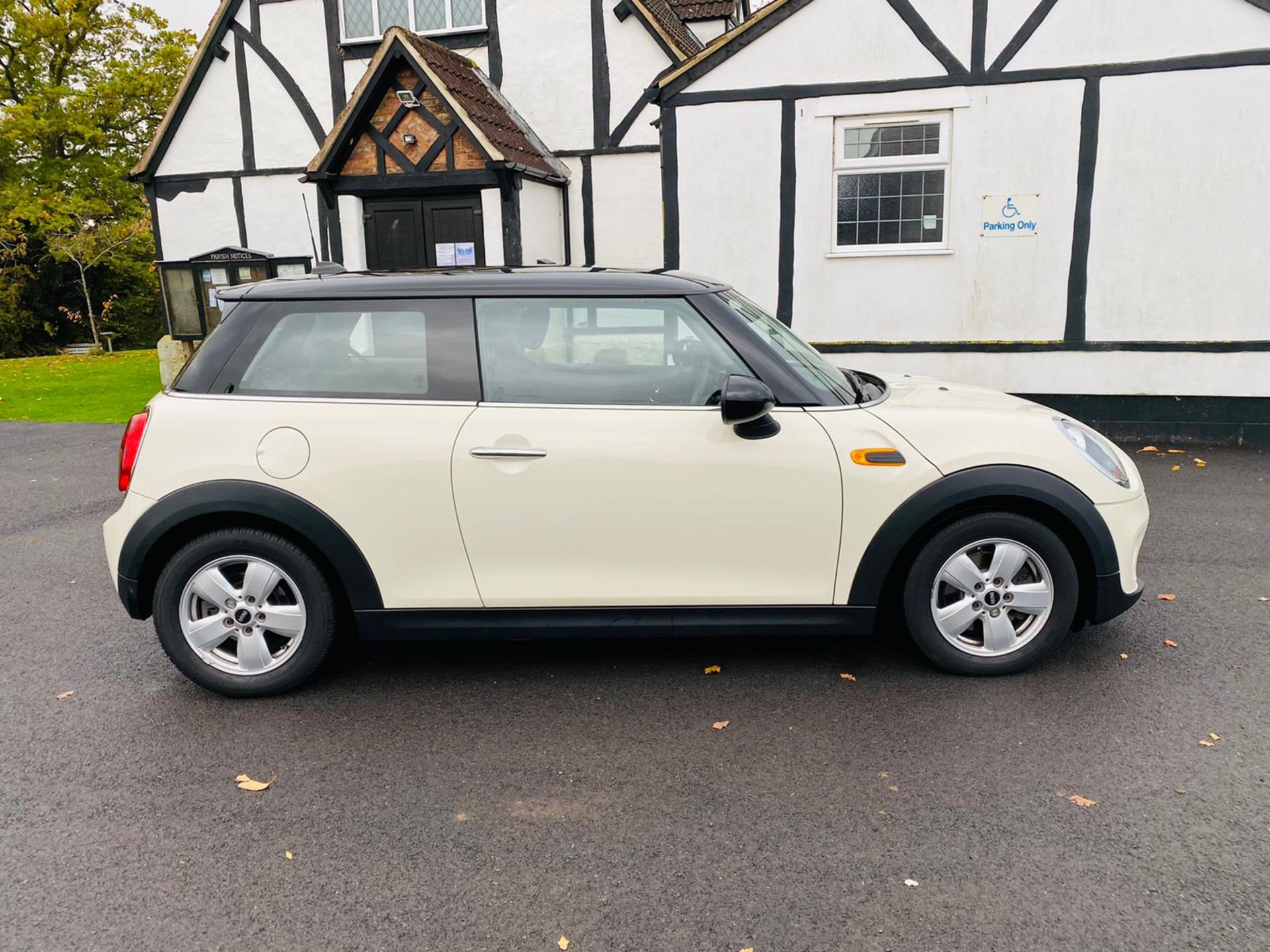 Mini Cooper D 1.5 Hatchback 2017 Model 66 Reg - Air Con - ULEZ Compliant - Image 9 of 33