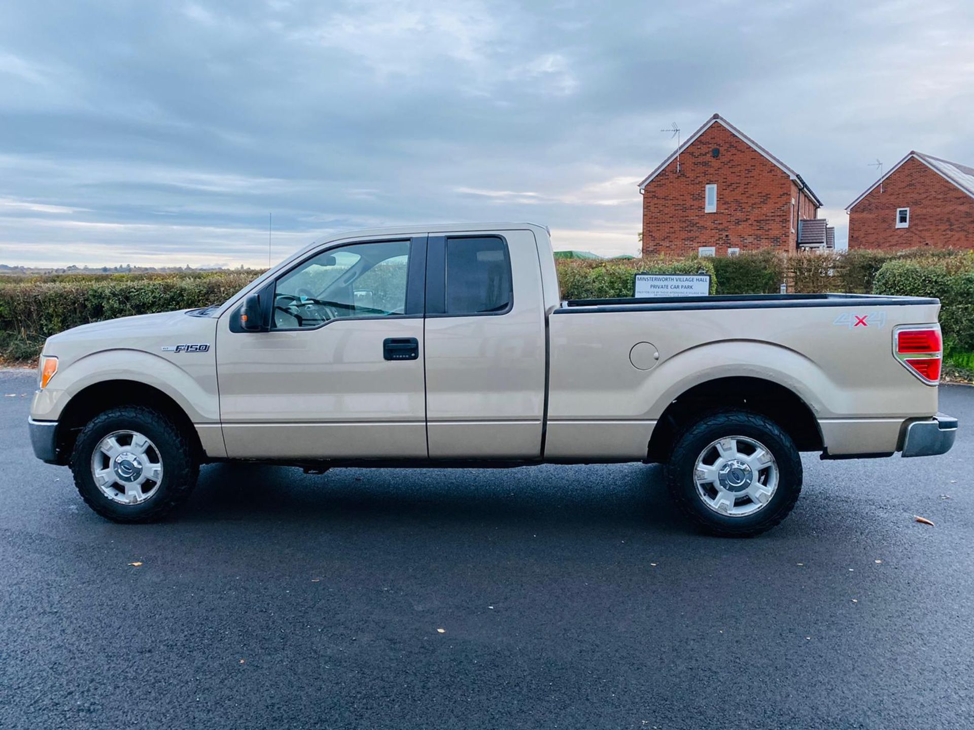 (RESERVE MET) Ford F-150 XLT 4.6L V8 Supercab - 2010 Year - 6 Seats - Fresh Imports - Image 13 of 39