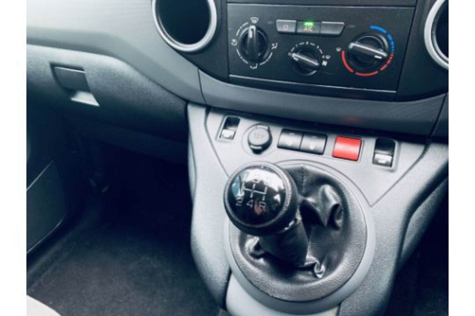 Peugeot Partner 1.6 HDI Professional - 2018 Model - Sat Nav - Air Con - 1 Owner - Image 12 of 22