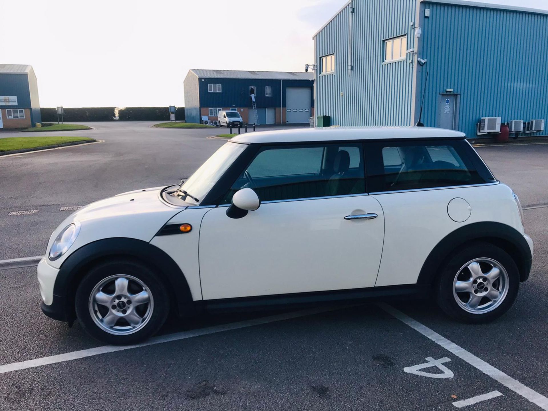 (RESERVE MET) Mini Cooper First 1.6cc - 6 Speed - 2011 11 Reg - - Image 4 of 26