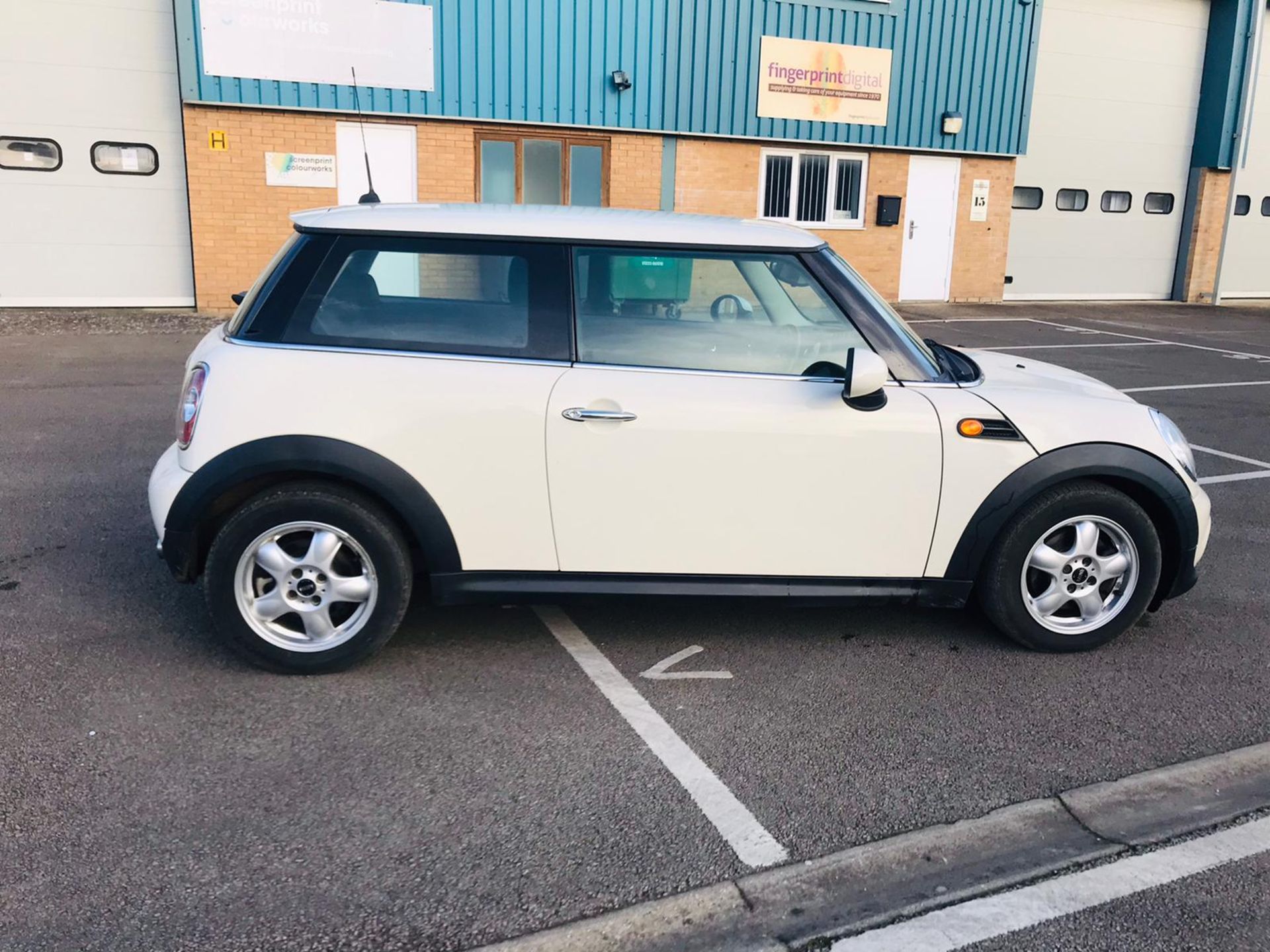 (RESERVE MET) Mini Cooper First 1.6cc - 6 Speed - 2011 11 Reg - - Image 6 of 26