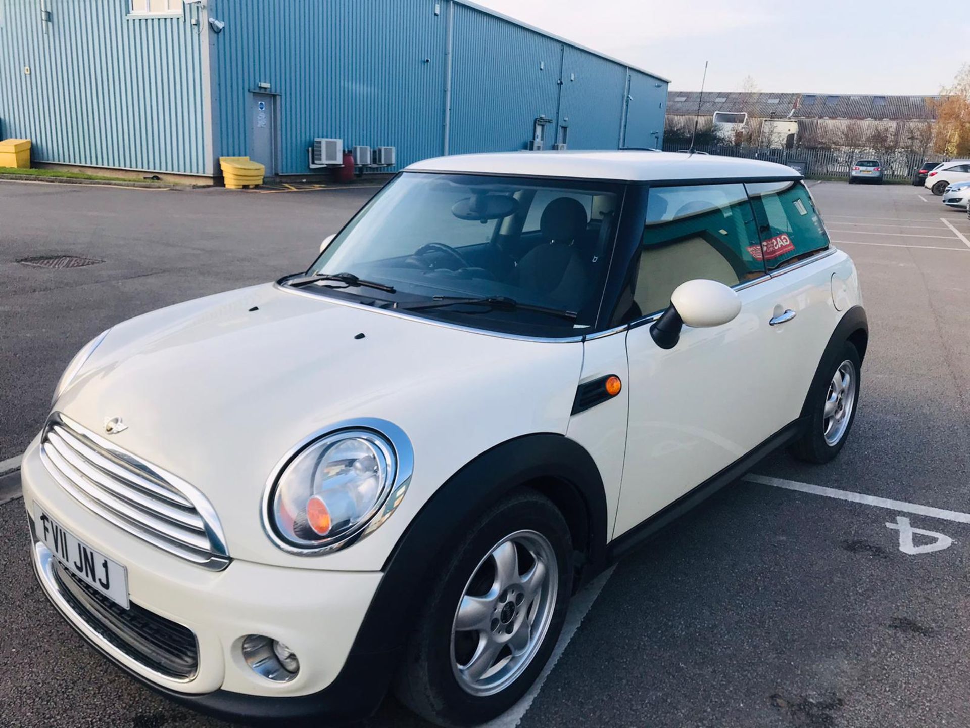 (RESERVE MET) Mini Cooper First 1.6cc - 6 Speed - 2011 11 Reg -