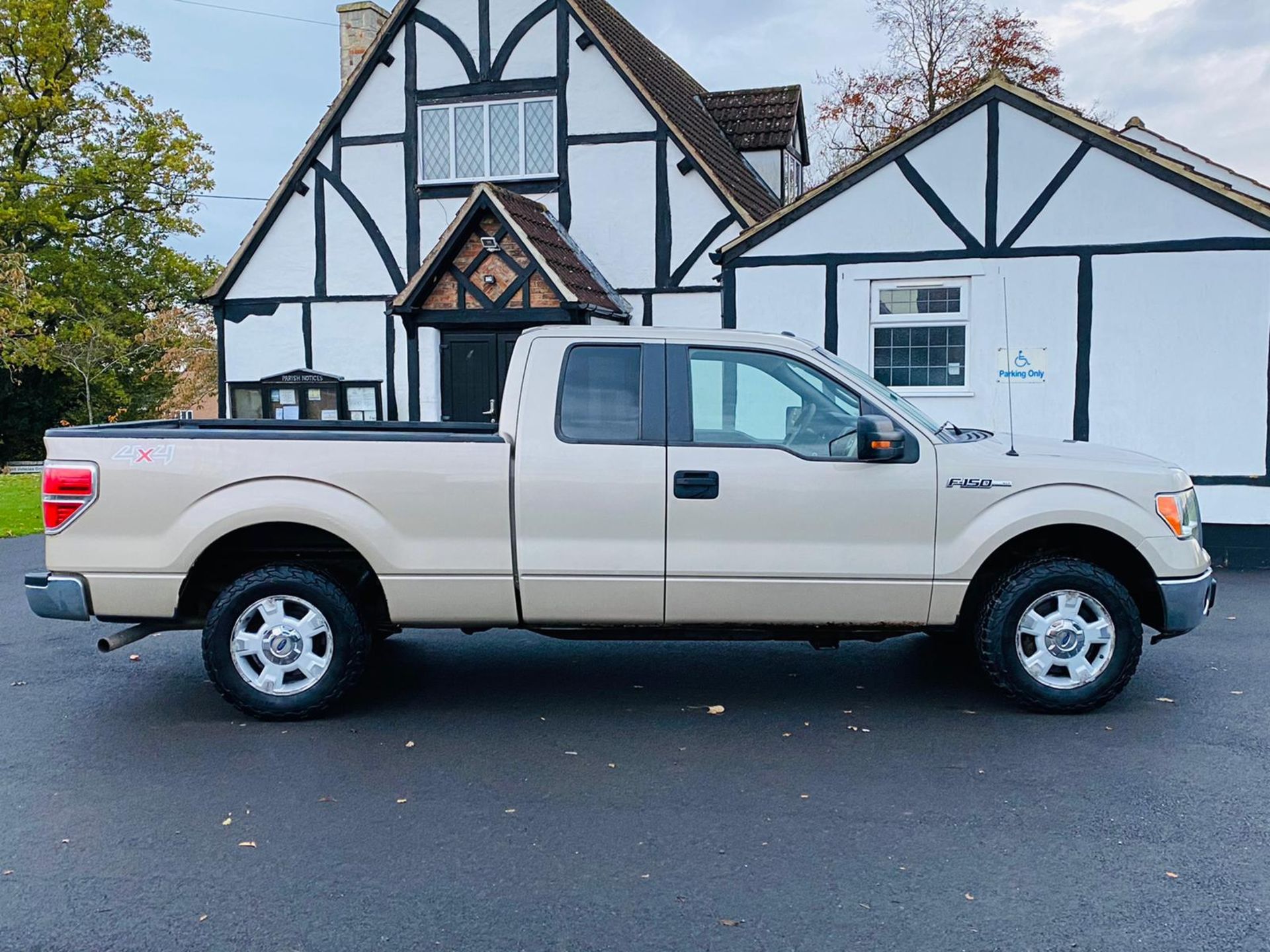 (RESERVE MET) Ford F-150 XLT 4.6L V8 Supercab - 2010 Year - 6 Seats - Fresh Imports - Image 7 of 39