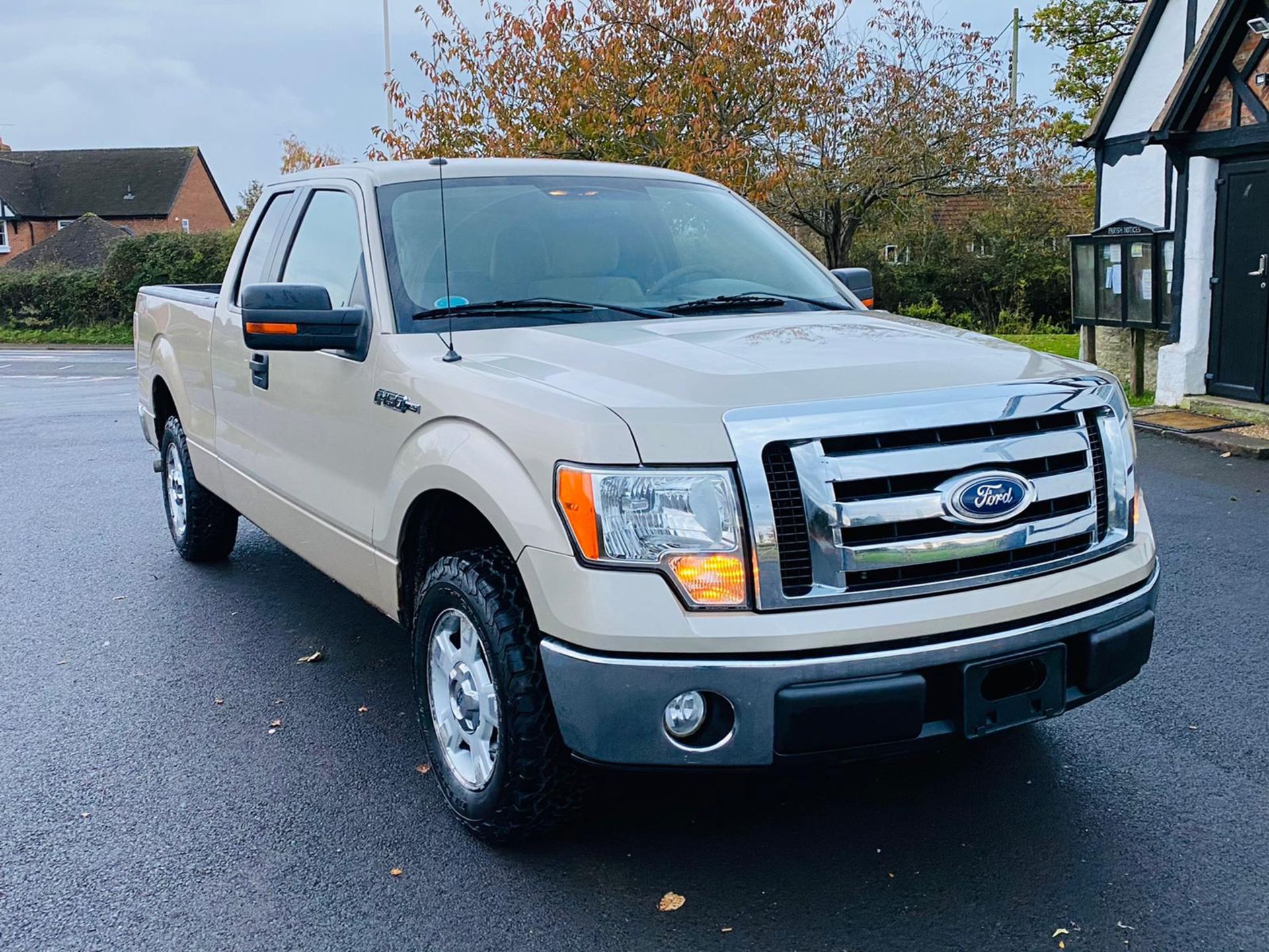 (RESERVE MET) Ford F-150 XLT 4.6L V8 Supercab - 2010 Year - 6 Seats - Fresh Imports - Image 11 of 39