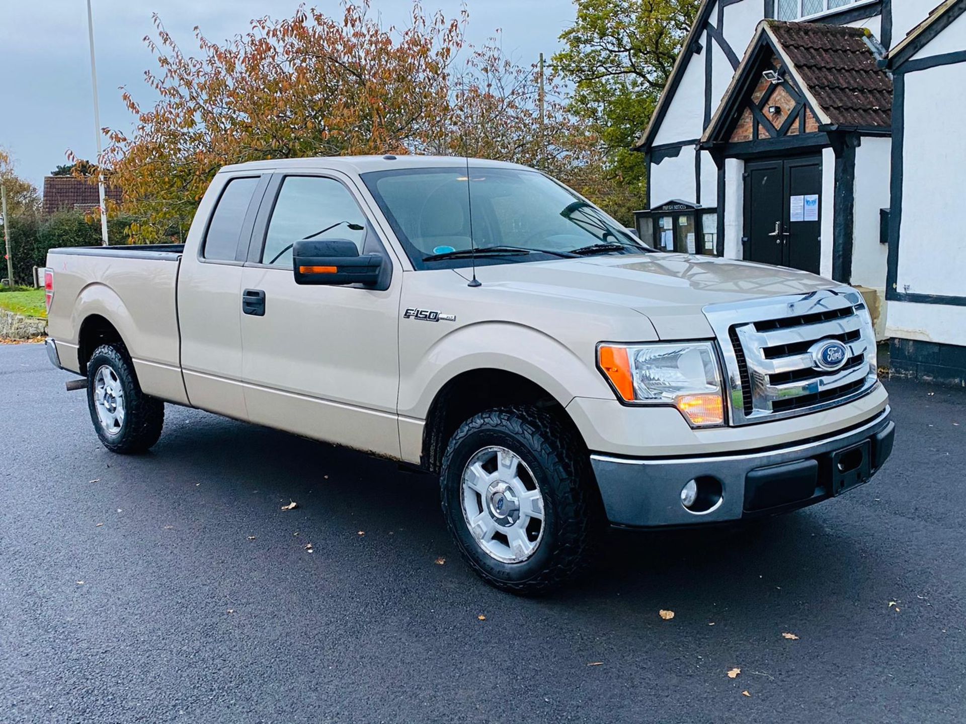 (RESERVE MET) Ford F-150 XLT 4.6L V8 Supercab - 2010 Year - 6 Seats - Fresh Imports