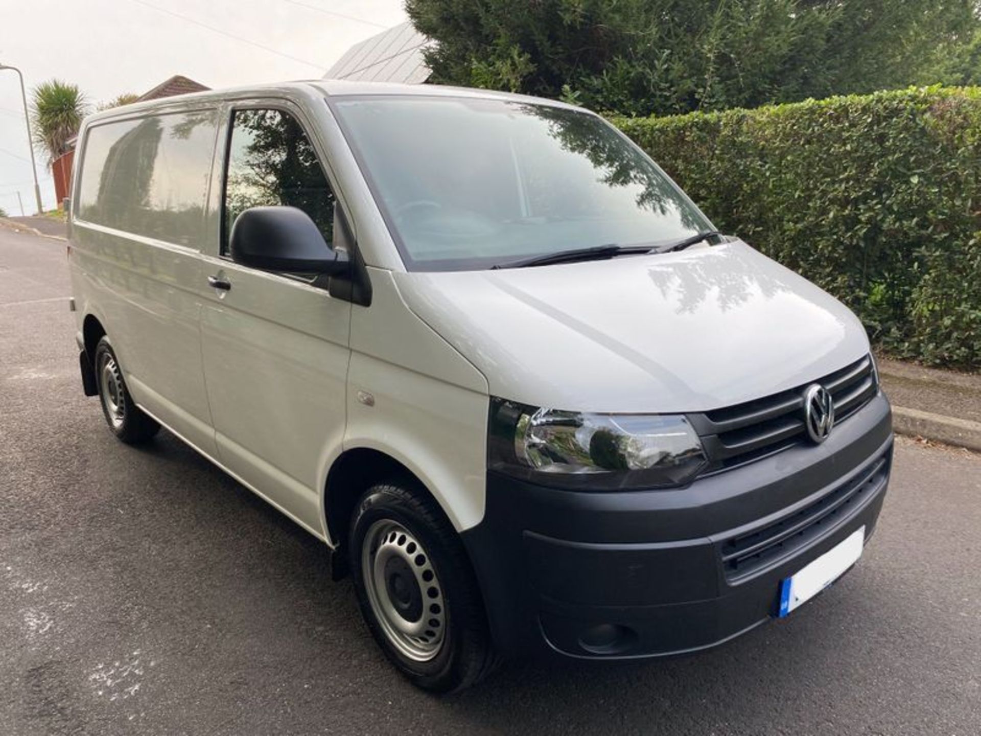 (RESERVE MET) Volkswagen Transporter 2.0 TDI T28 Start Line - 2015 Reg - Image 2 of 5