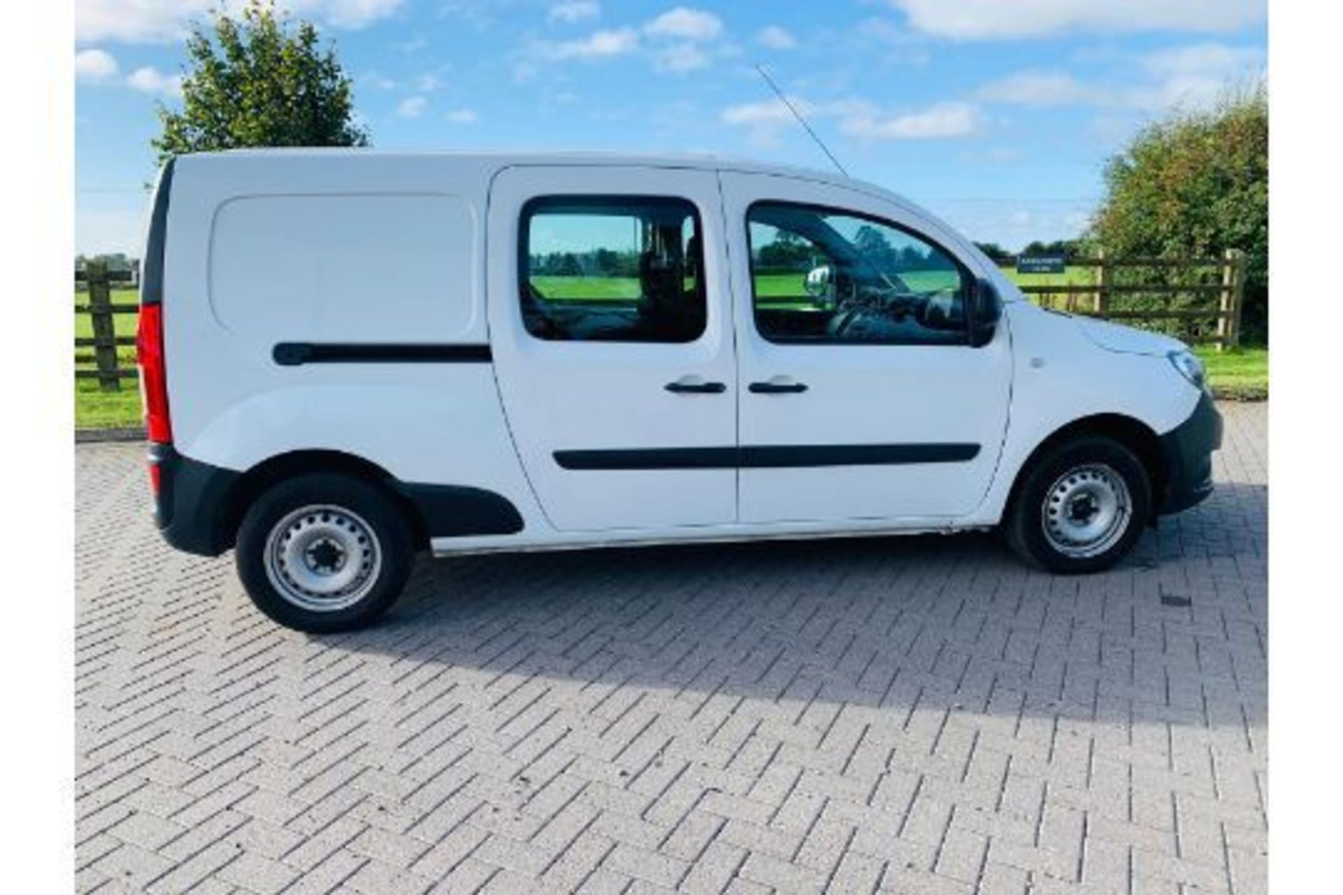 (Reserve Met)Mercedes Citan 1.5 109 CDI Dualiner Crew Van (5 Seats) - 2017 Model- XLWB - Image 3 of 25