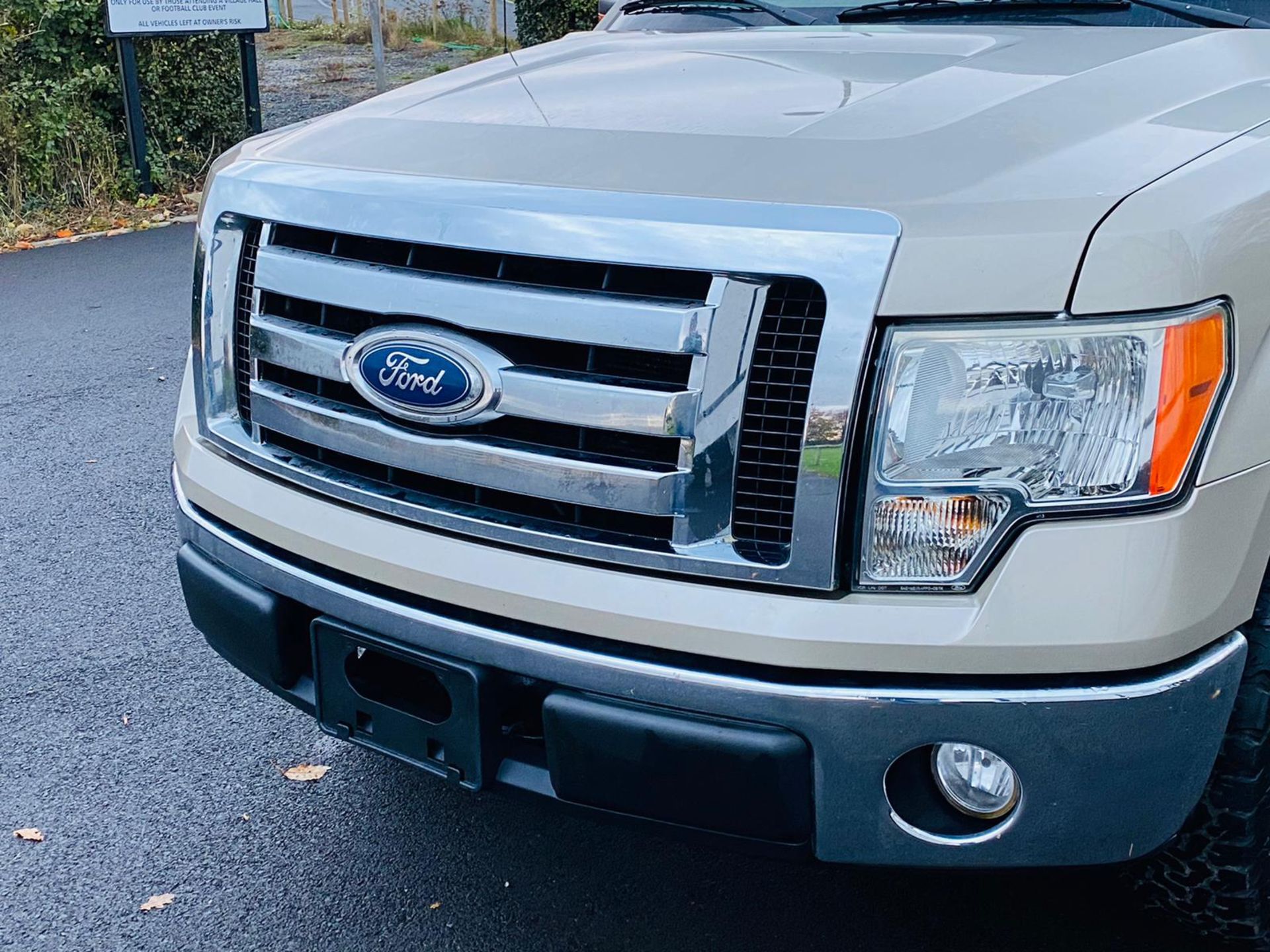 (RESERVE MET) Ford F-150 XLT 4.6L V8 Supercab - 2010 Year - 6 Seats - Fresh Imports - Image 9 of 39
